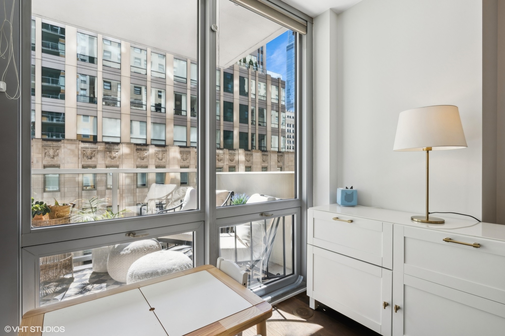 160 E Illinois Street Unit: 1102