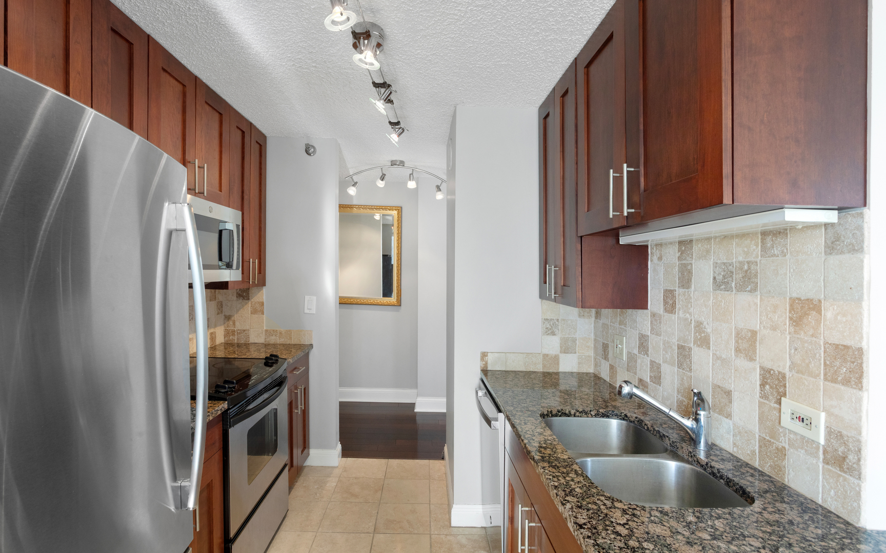 1122 N CLARK Street Unit: 1808