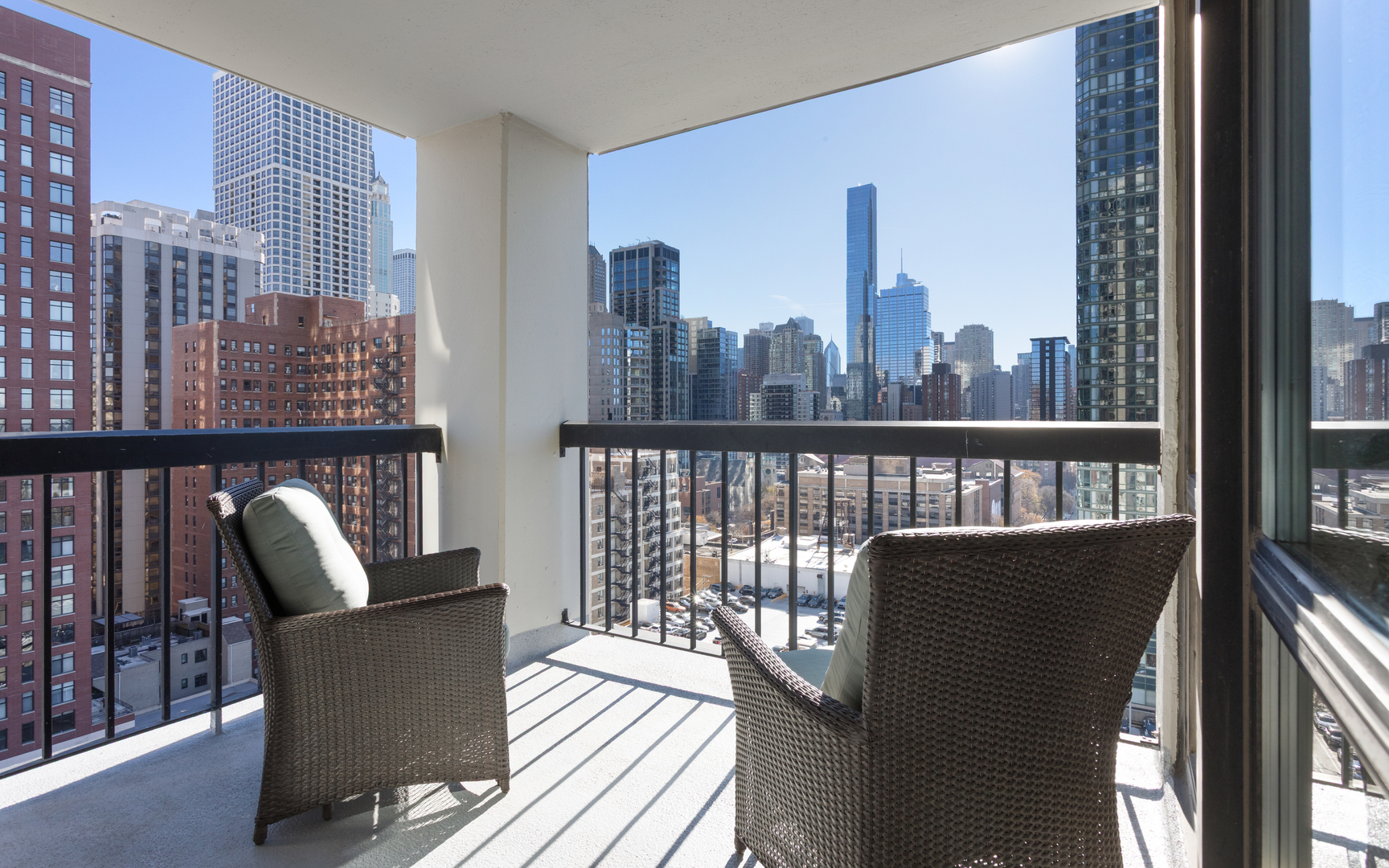 1122 N CLARK Street Unit: 1808