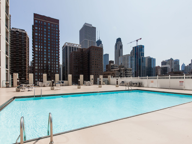 1122 N CLARK Street Unit: 1808