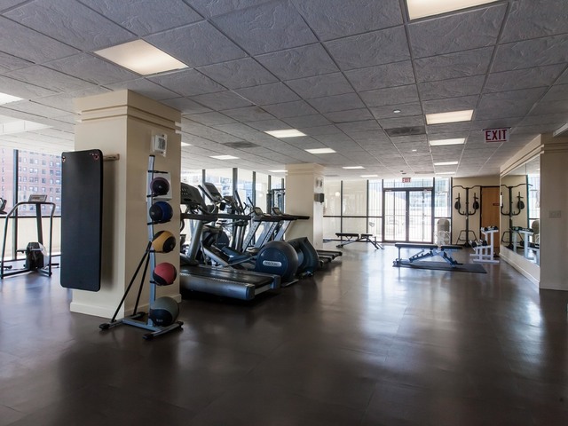 1122 N CLARK Street Unit: 1808