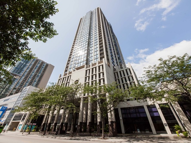 1122 N CLARK Street Unit: 1808