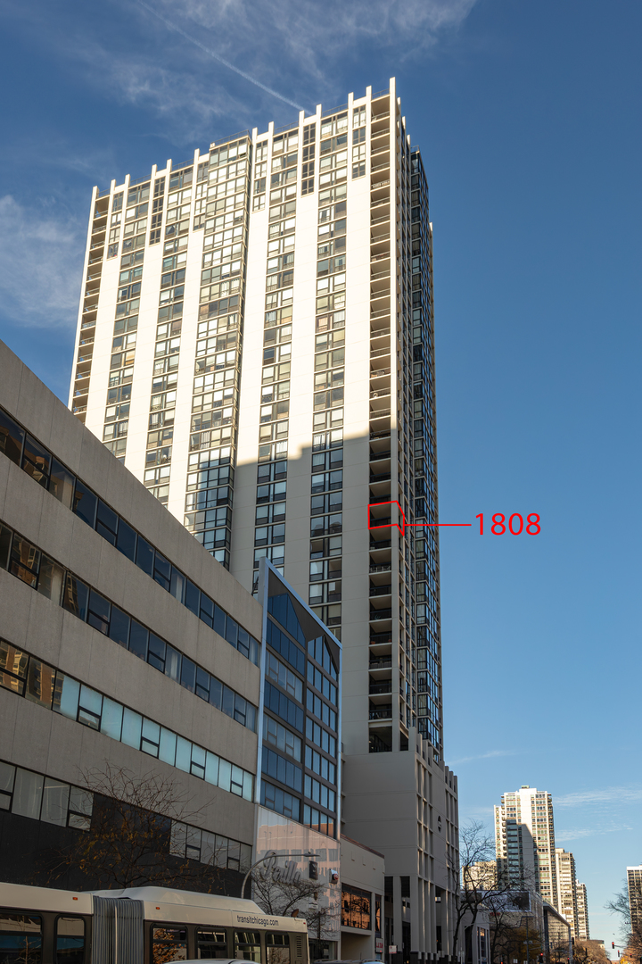 1122 N CLARK Street Unit: 1808