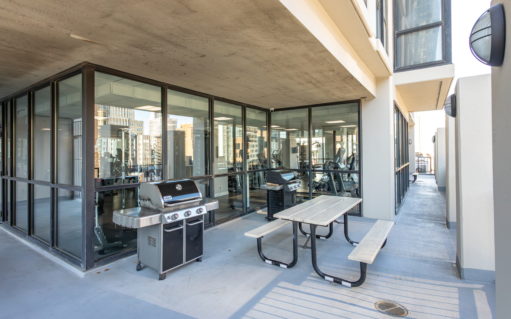 1122 N CLARK Street Unit: 1808