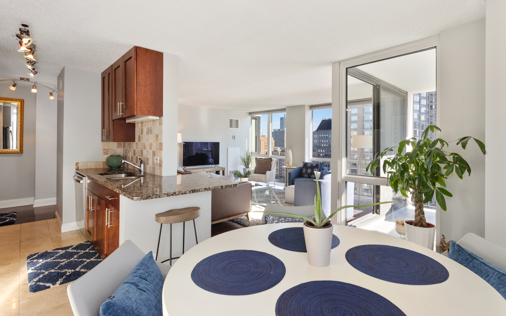 1122 N CLARK Street Unit: 1808