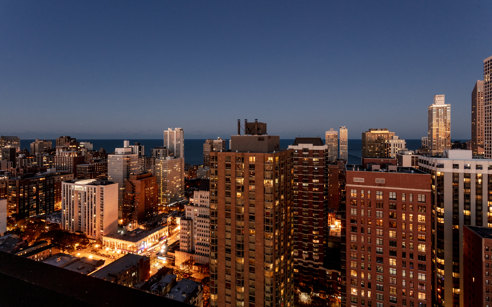 1122 N CLARK Street Unit: 1808