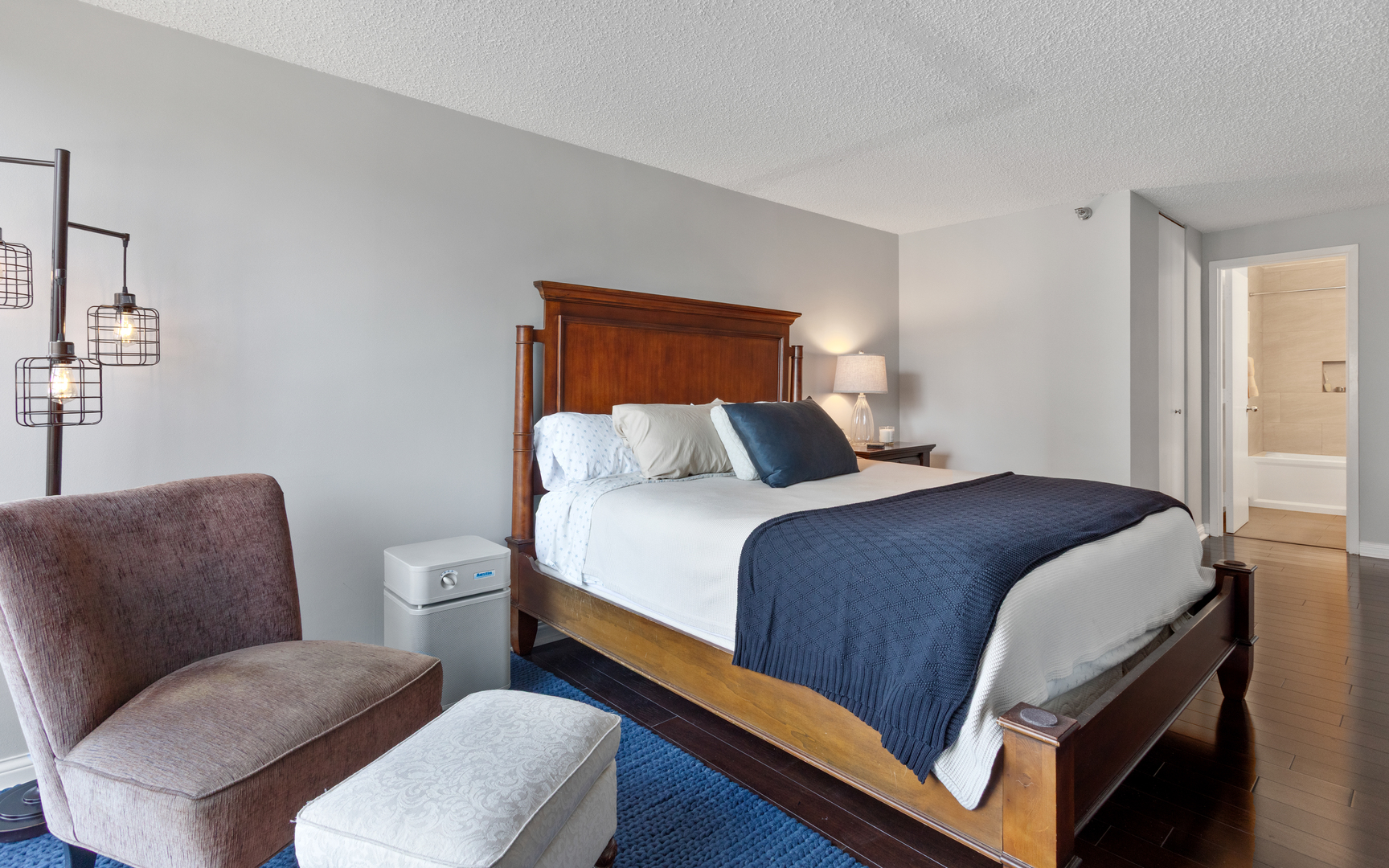 1122 N CLARK Street Unit: 1808