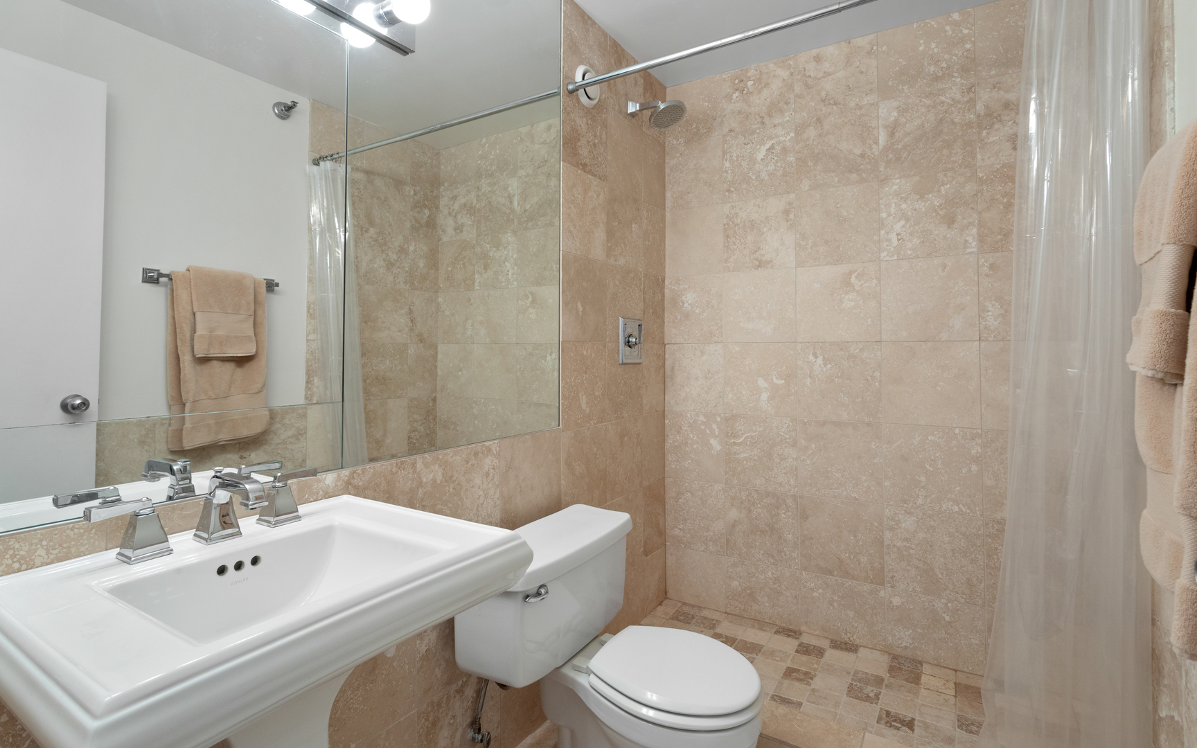 1122 N CLARK Street Unit: 1808