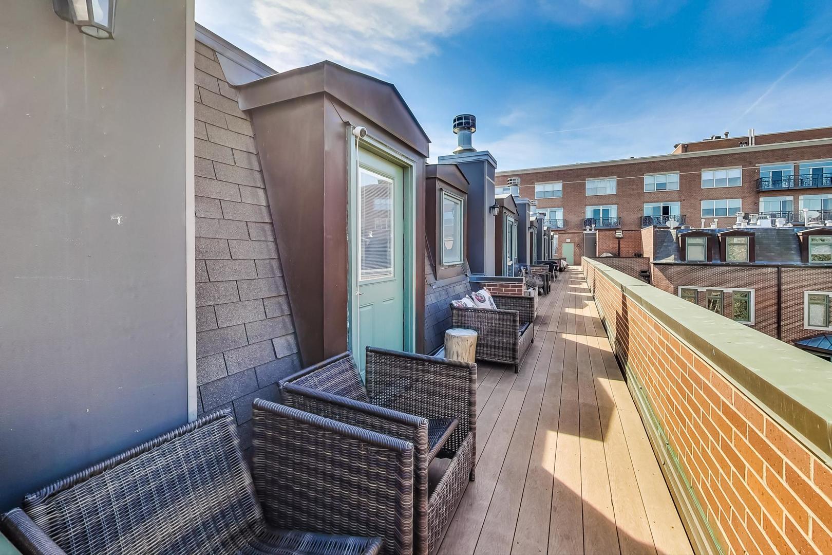 1351 W ALTGELD Street Unit: 4D