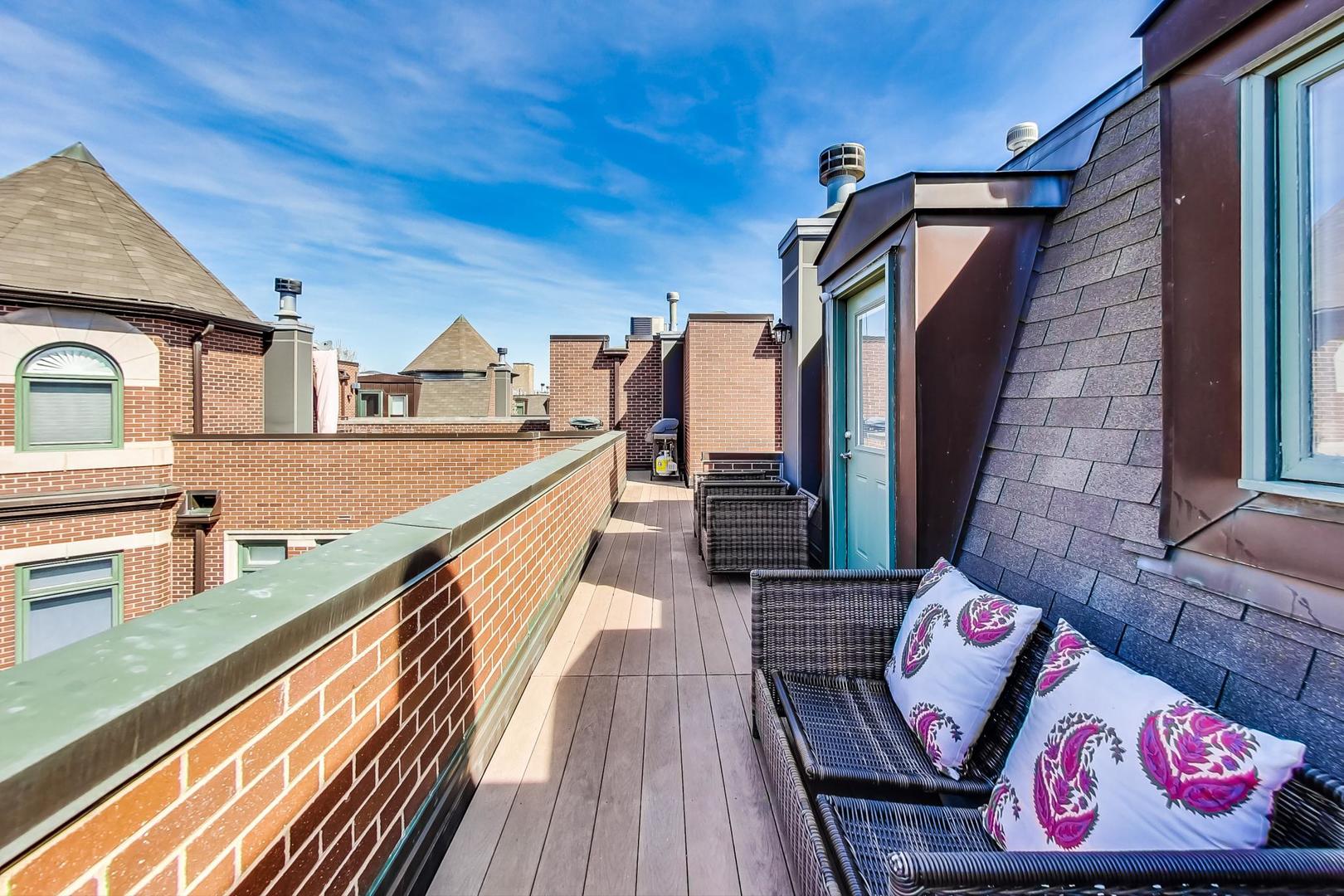 1351 W ALTGELD Street Unit: 4D