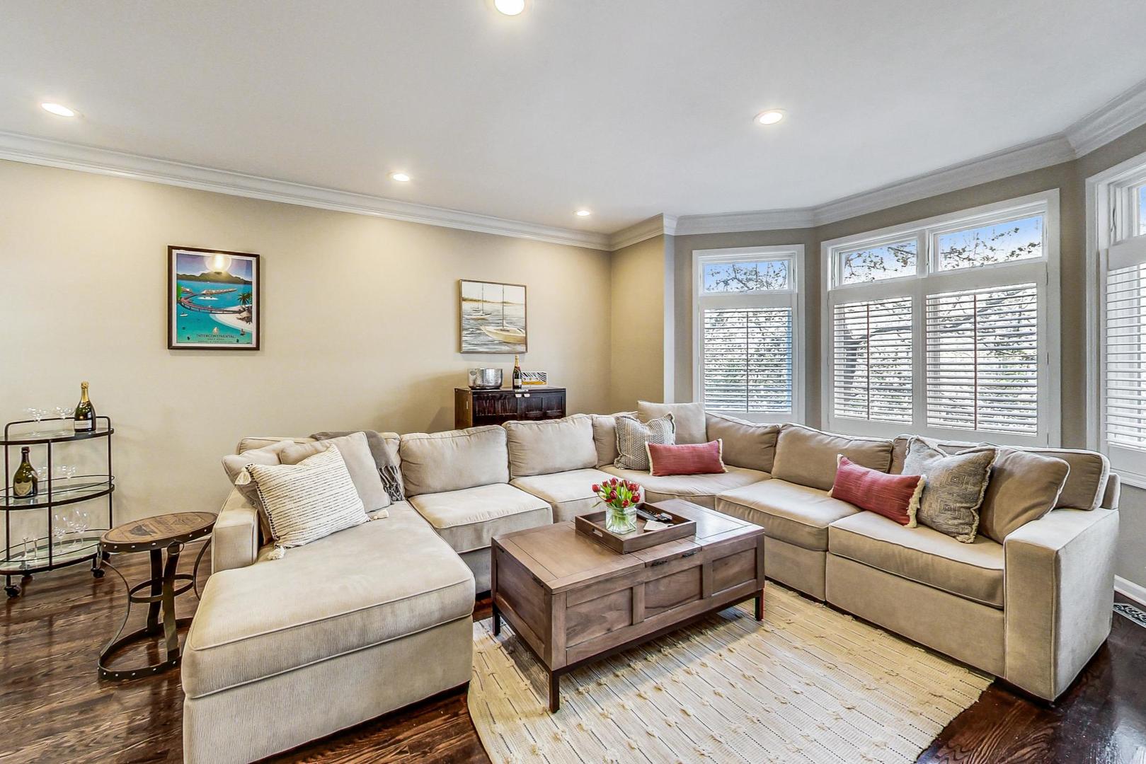 1351 W ALTGELD Street Unit: 4D