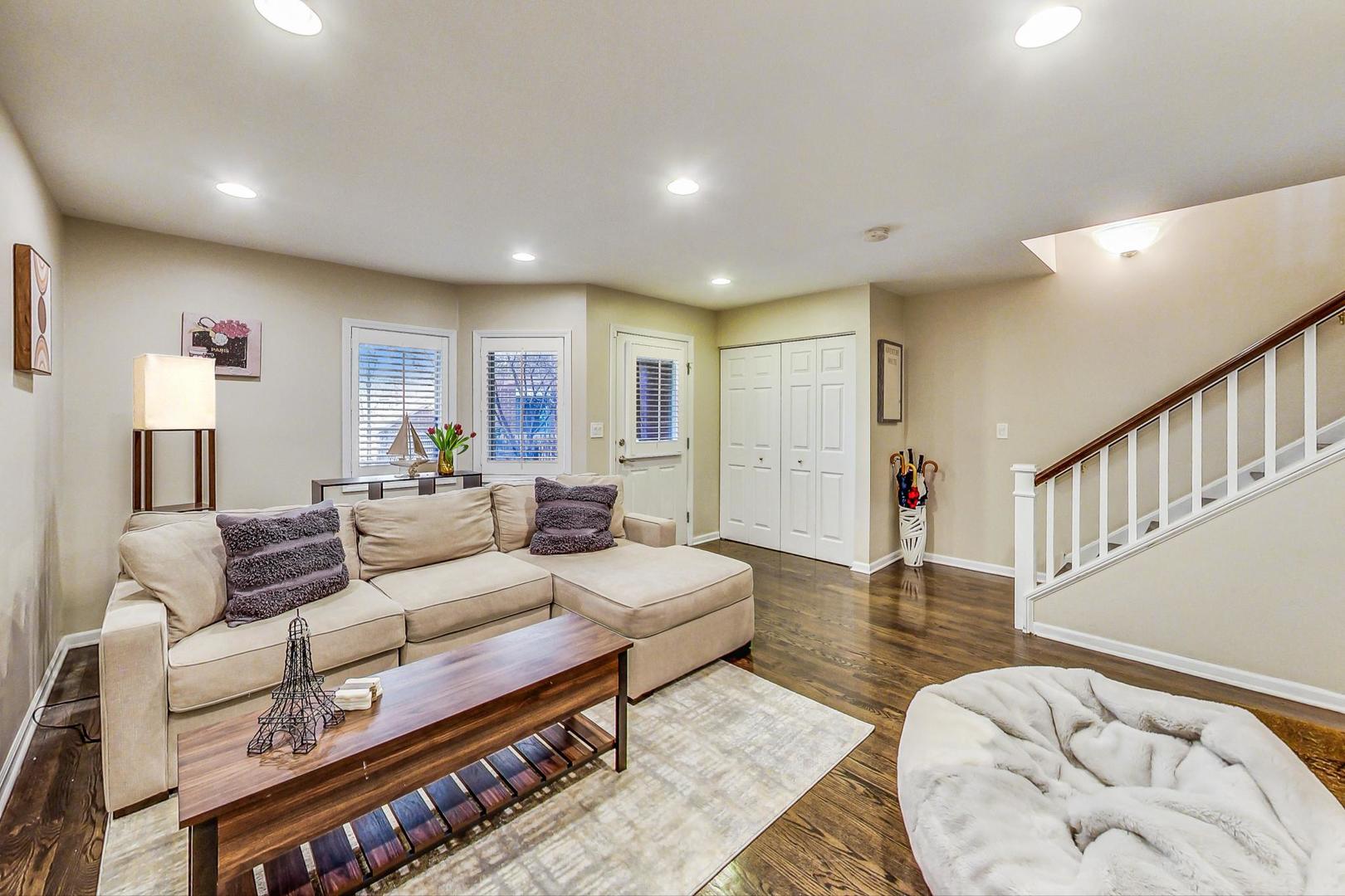 1351 W ALTGELD Street Unit: 4D