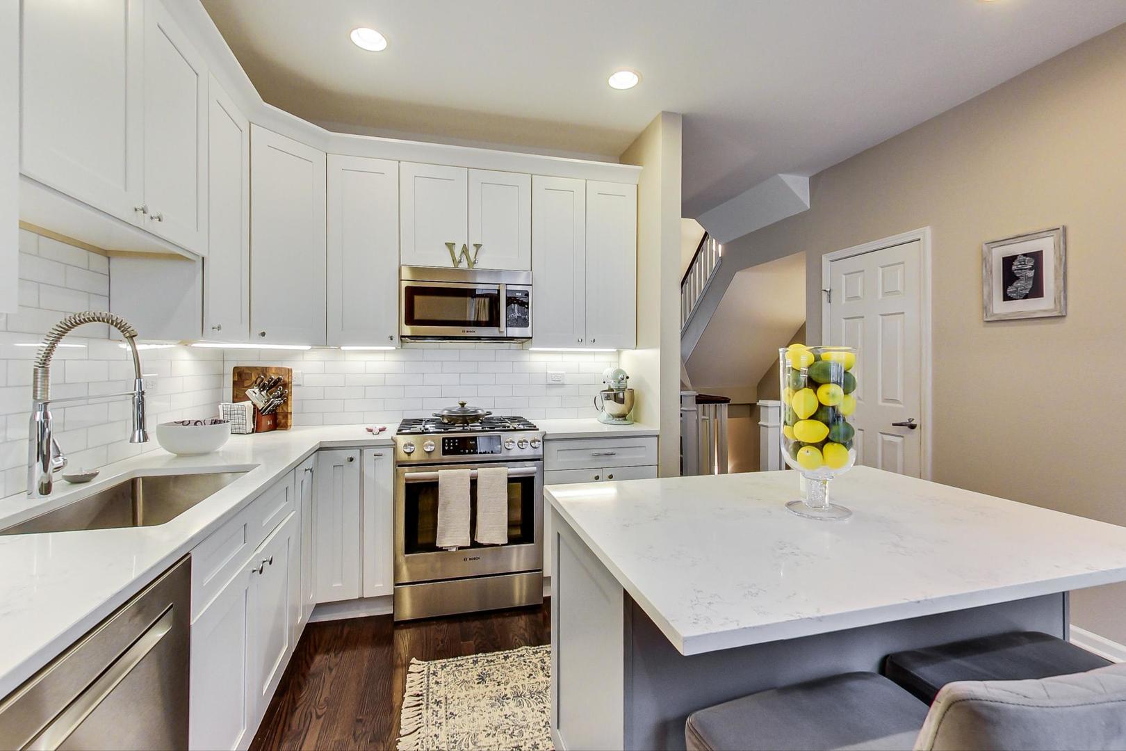 1351 W ALTGELD Street Unit: 4D