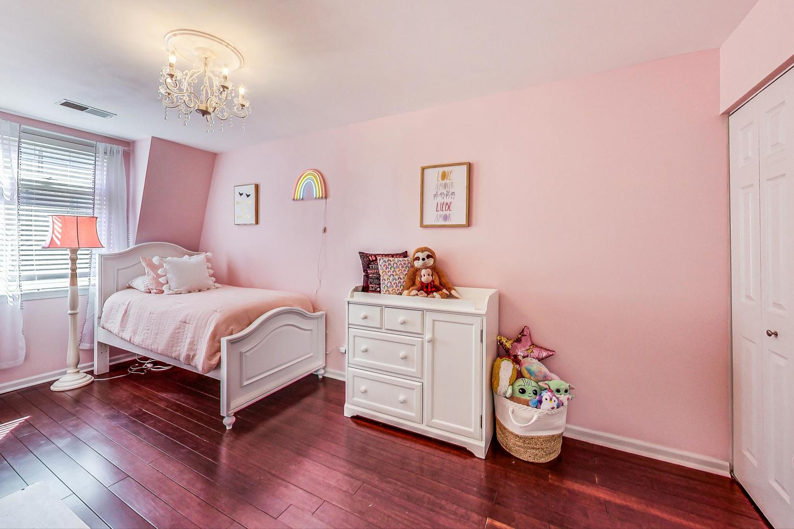 1351 W ALTGELD Street Unit: 4D