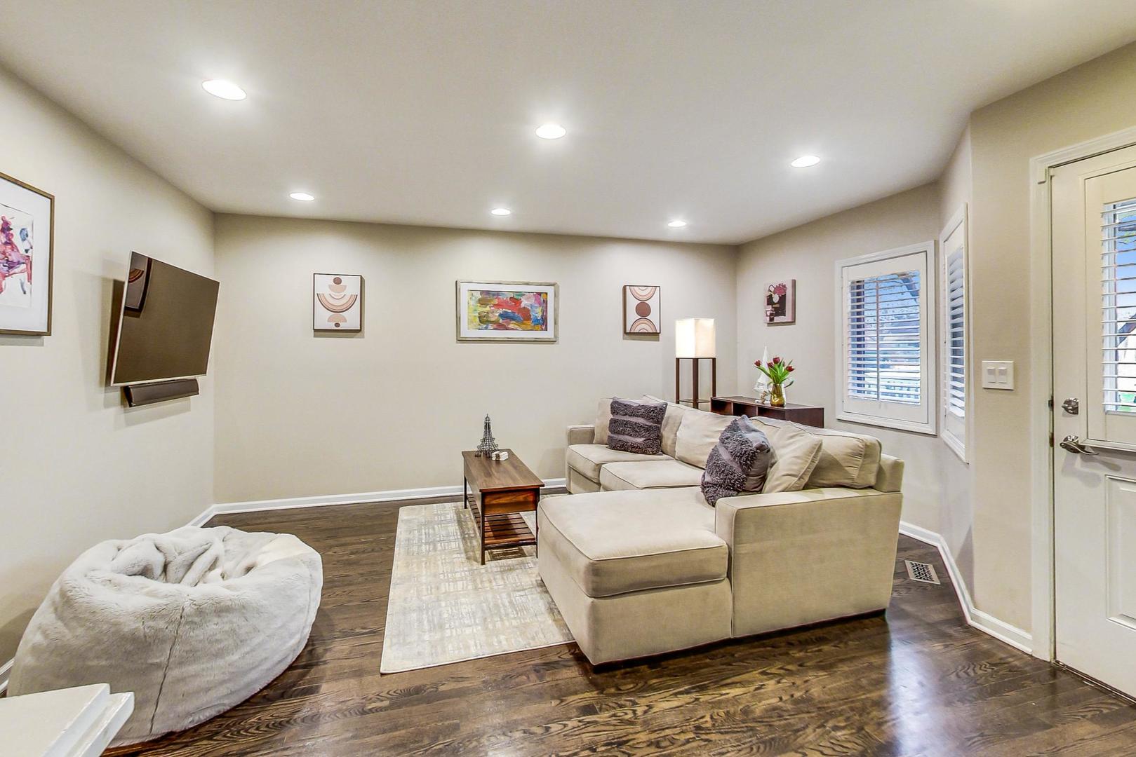 1351 W ALTGELD Street Unit: 4D