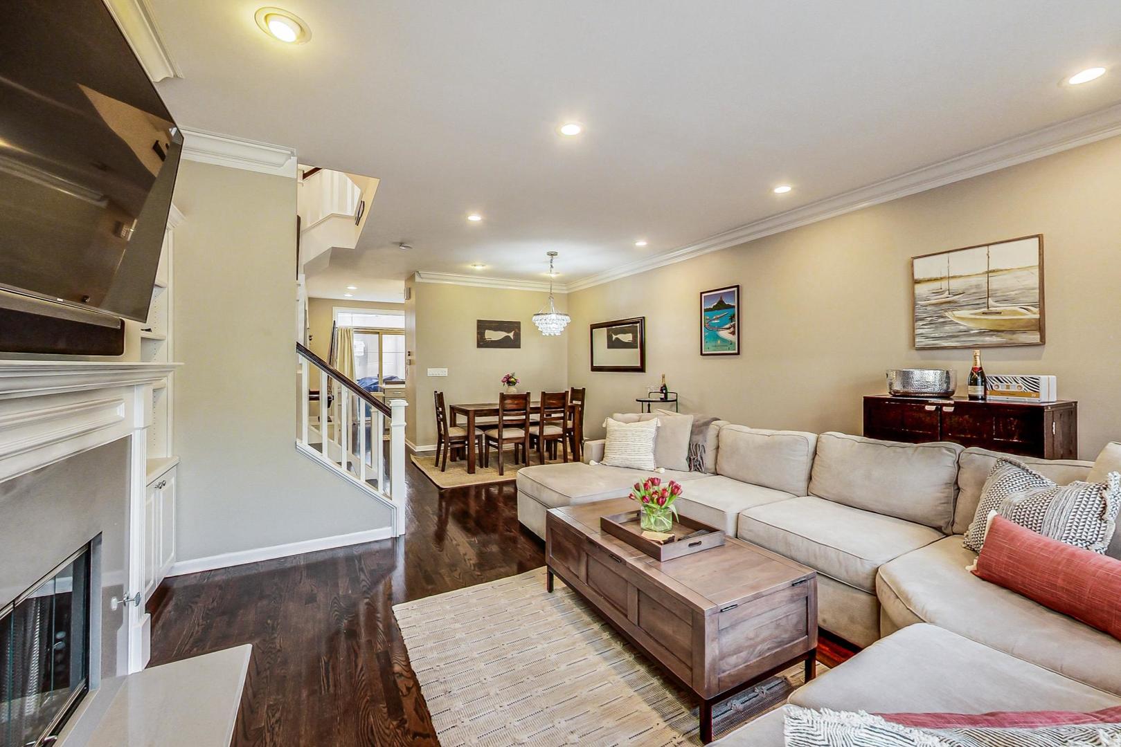 1351 W ALTGELD Street Unit: 4D