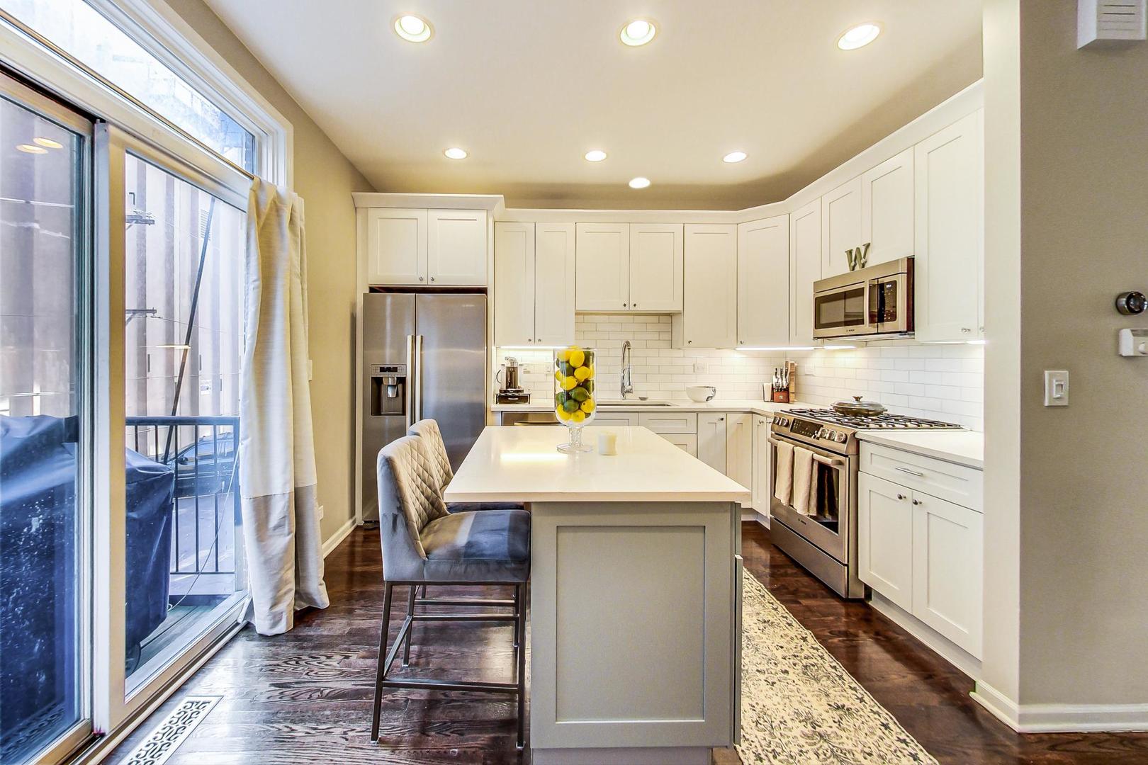 1351 W ALTGELD Street Unit: 4D