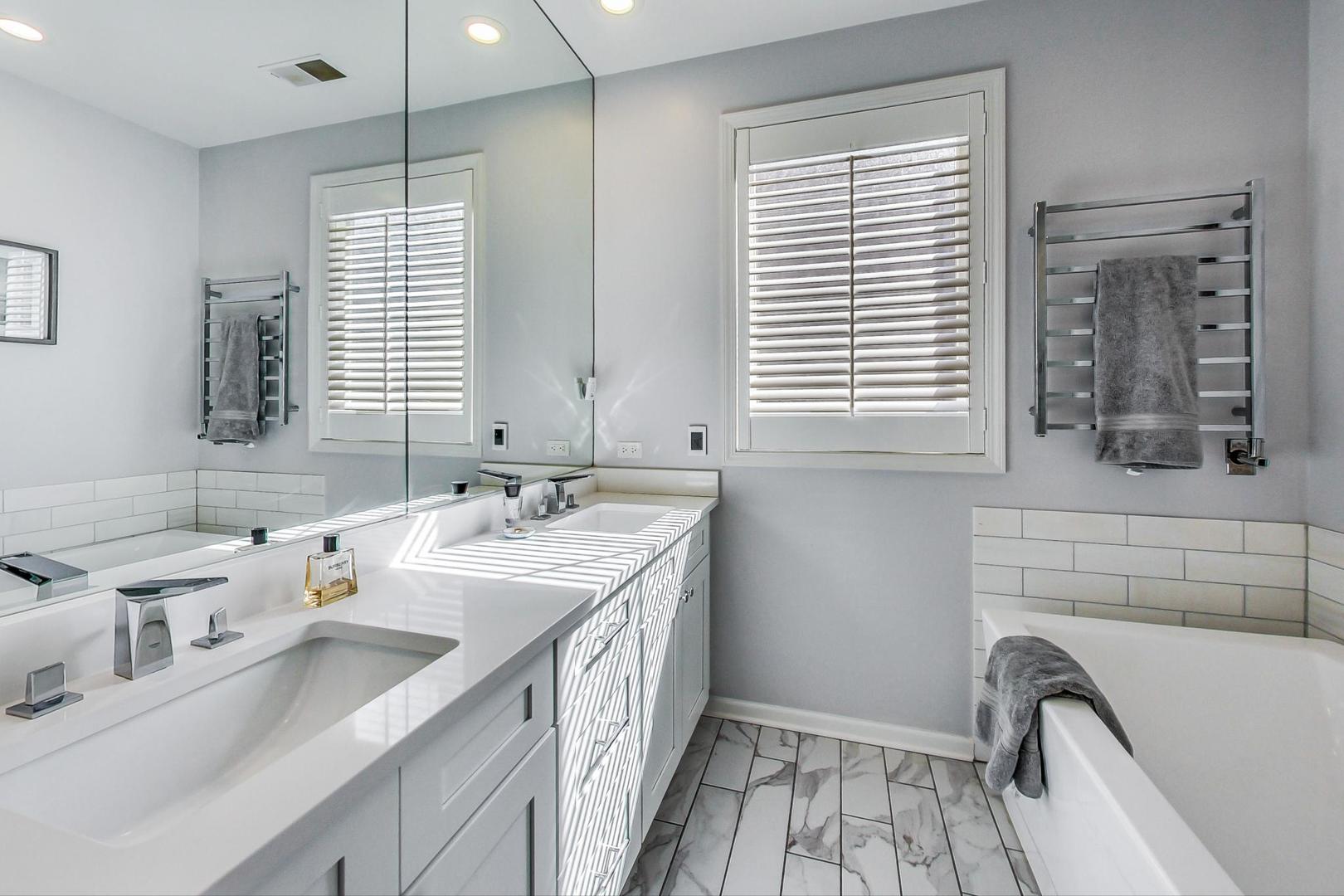 1351 W ALTGELD Street Unit: 4D