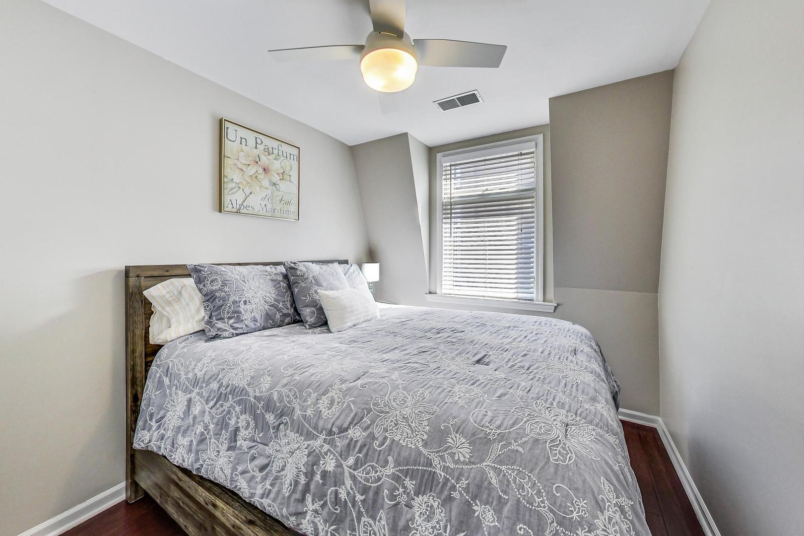 1351 W ALTGELD Street Unit: 4D