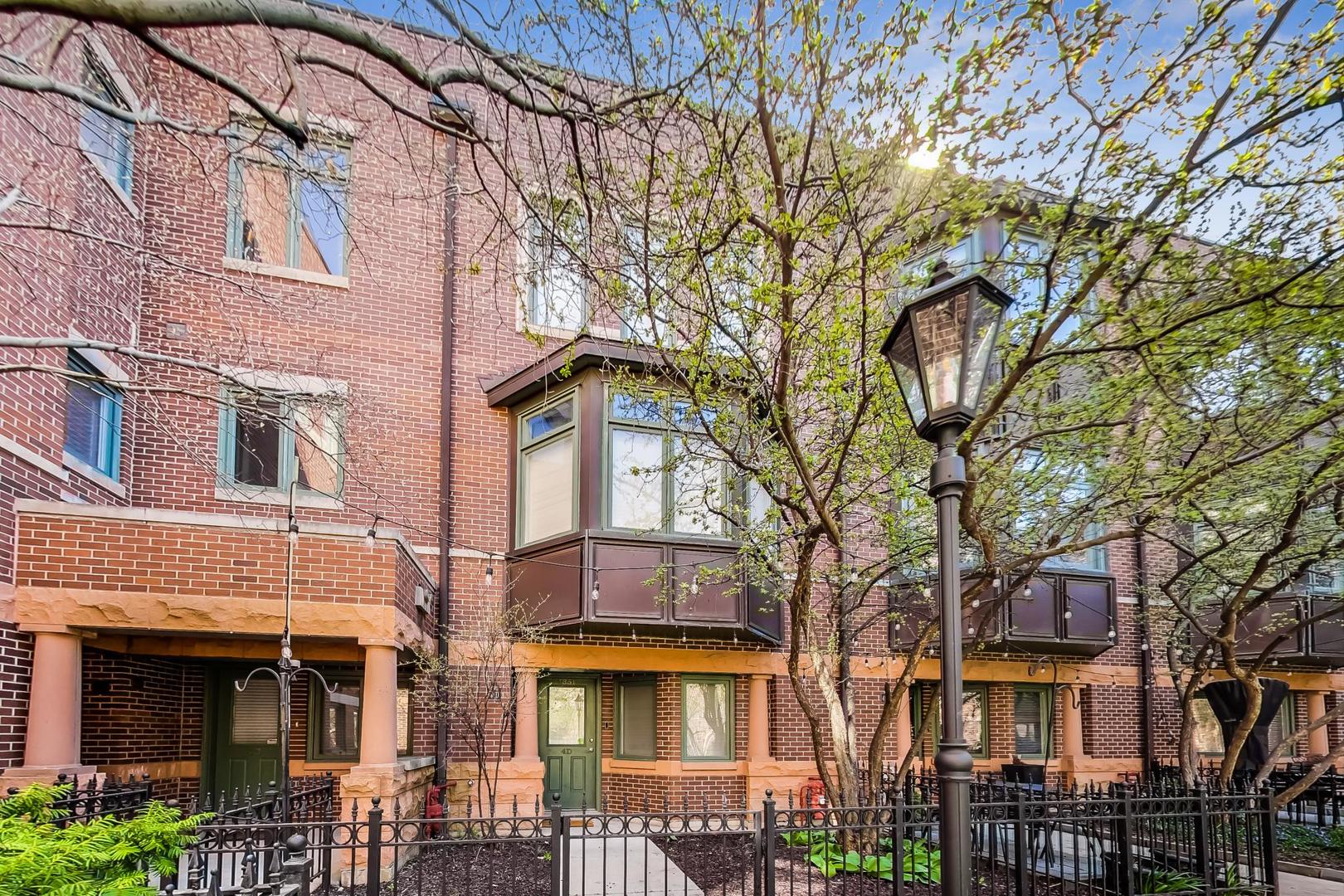 1351 W ALTGELD Street Unit: 4D