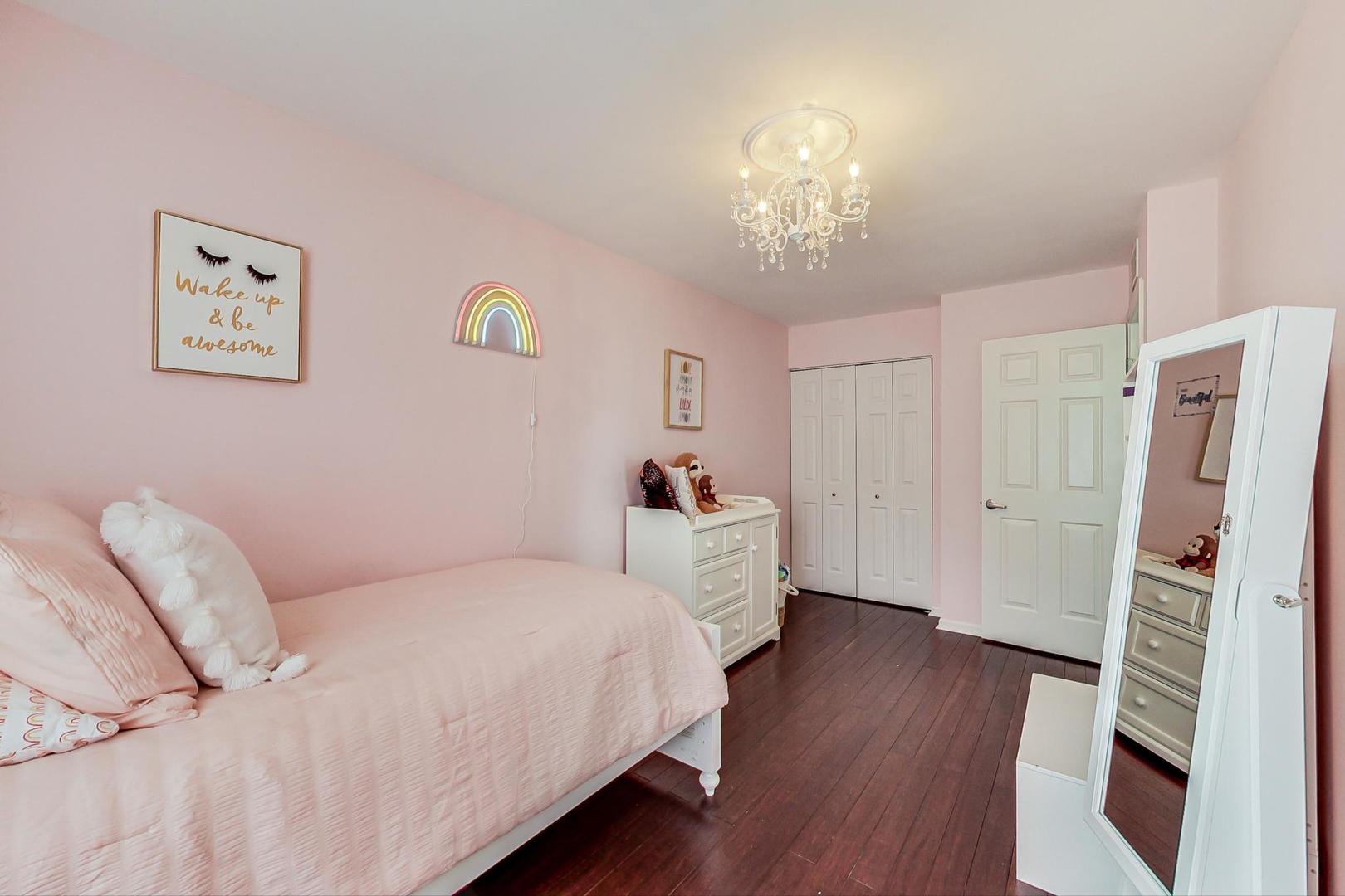 1351 W ALTGELD Street Unit: 4D