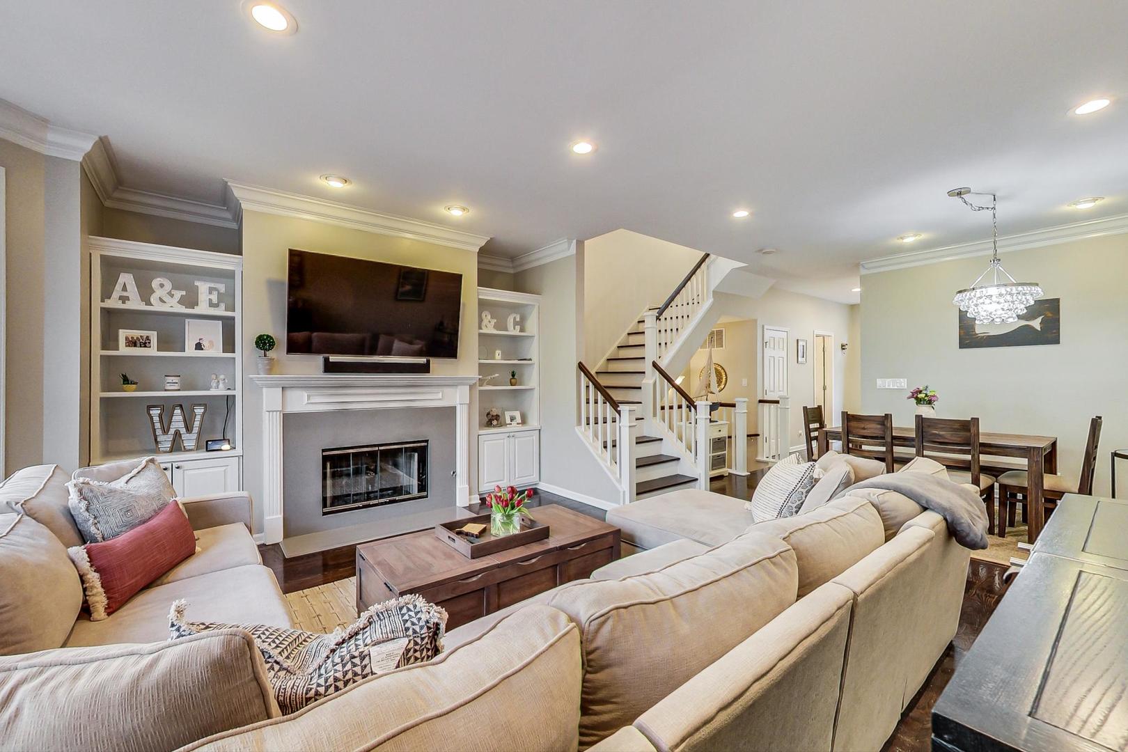 1351 W ALTGELD Street Unit: 4D