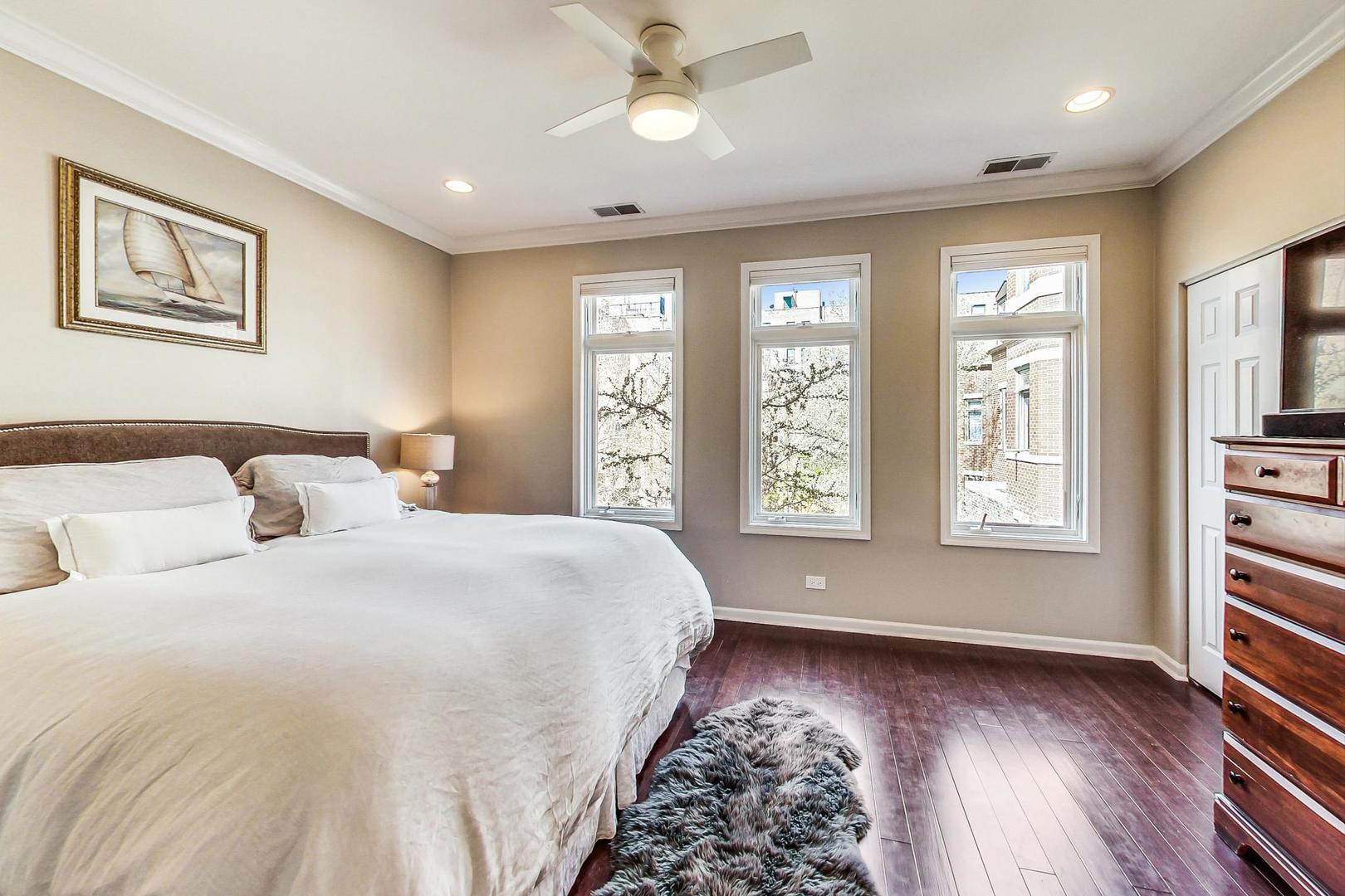 1351 W ALTGELD Street Unit: 4D