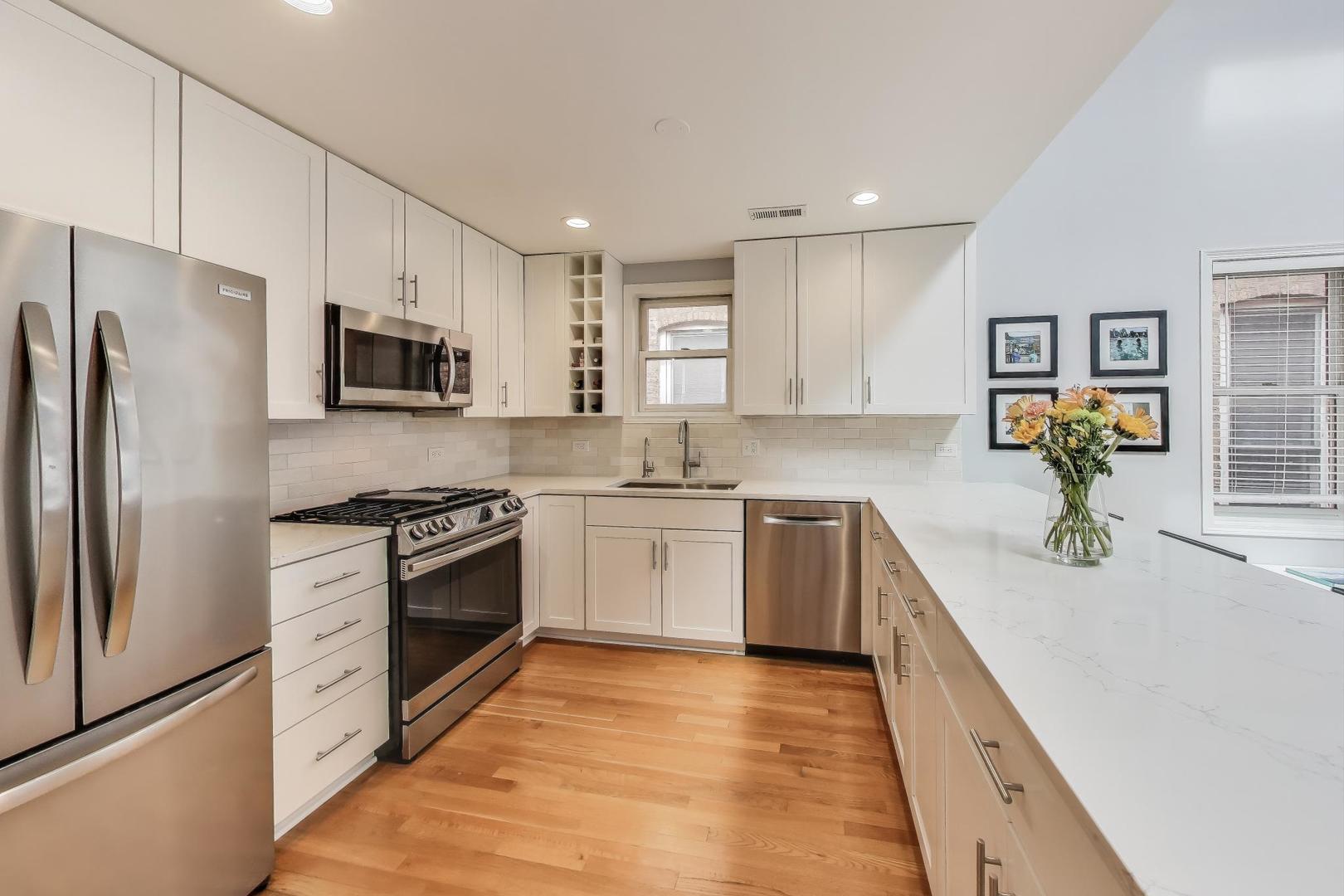 1862 N Halsted Street Unit: 3N