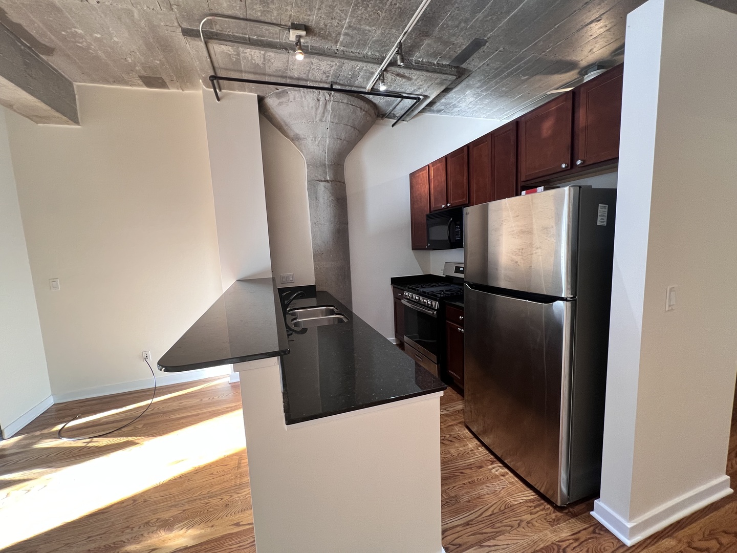 1069 W 14th Place Unit: 304