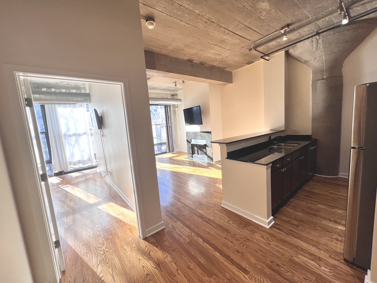 1069 W 14th Place Unit: 304