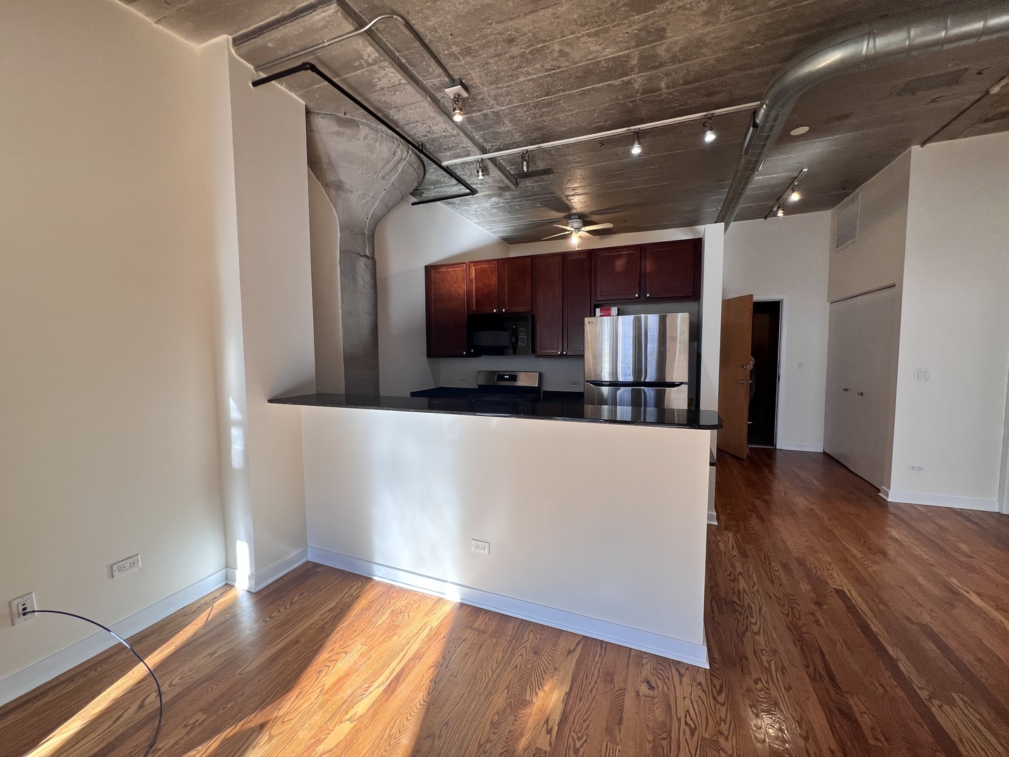 1069 W 14th Place Unit: 304