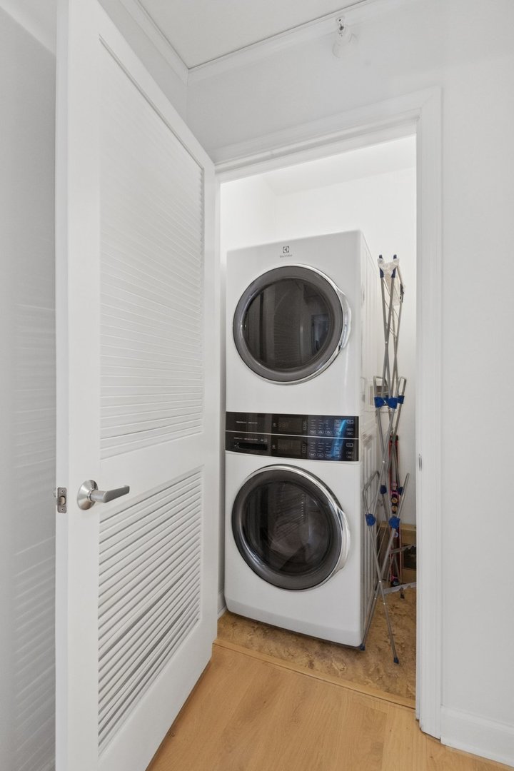 450 E Waterside Drive Unit: 1306