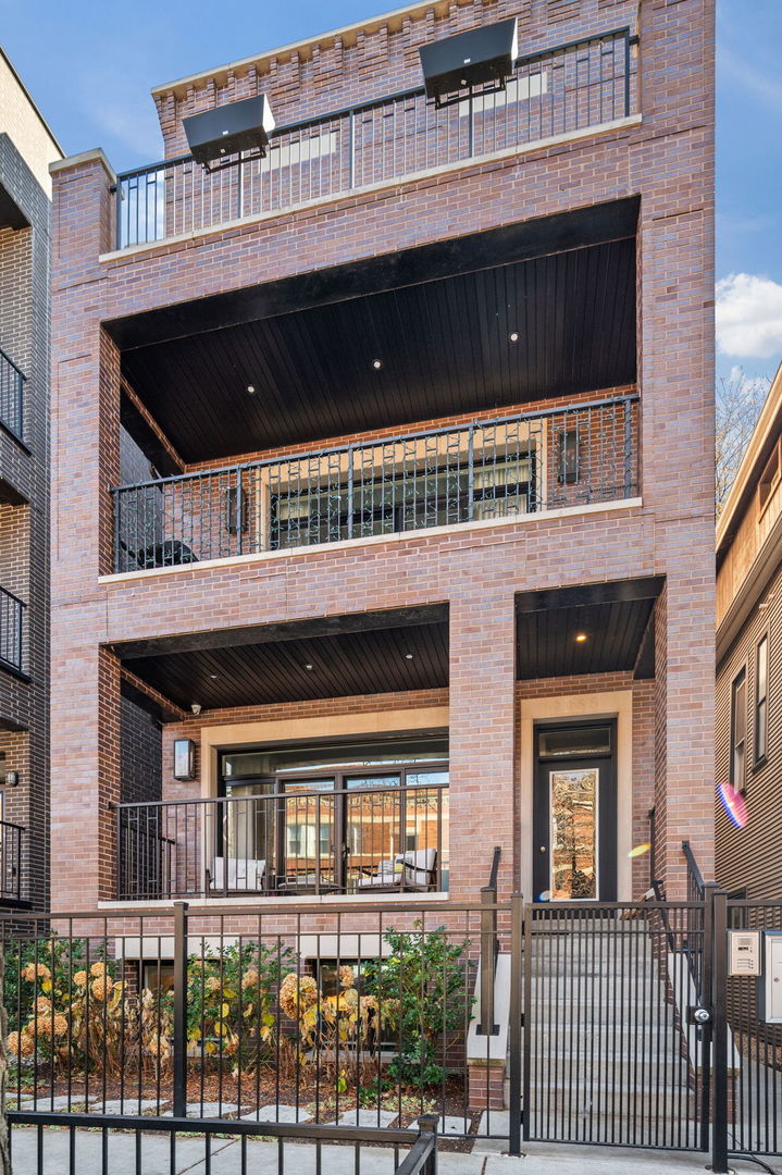 2455 N Racine Avenue Unit: 1