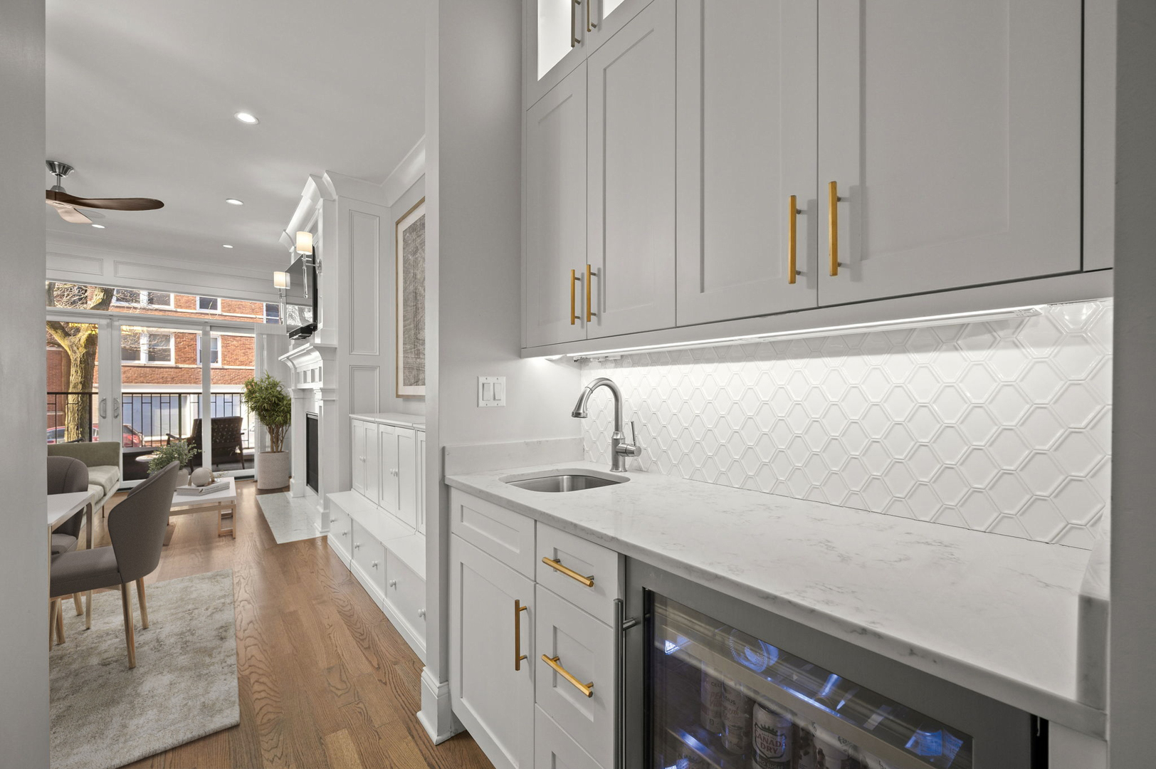 2455 N Racine Avenue Unit: 1