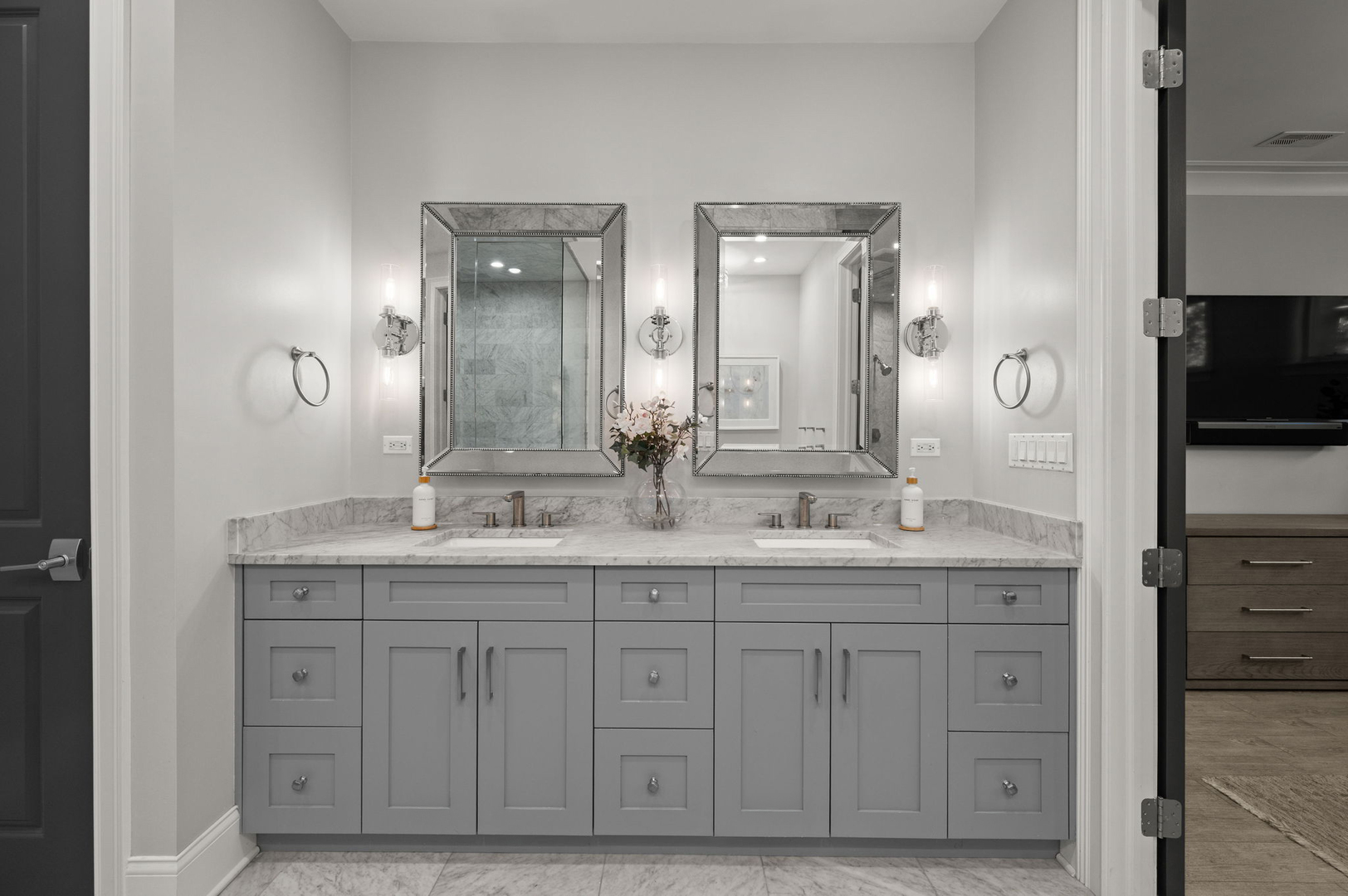 2455 N Racine Avenue Unit: 1