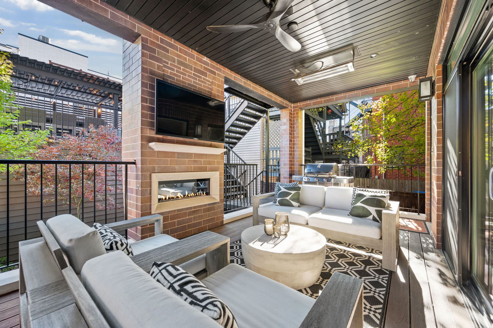 2455 N Racine Avenue Unit: 1