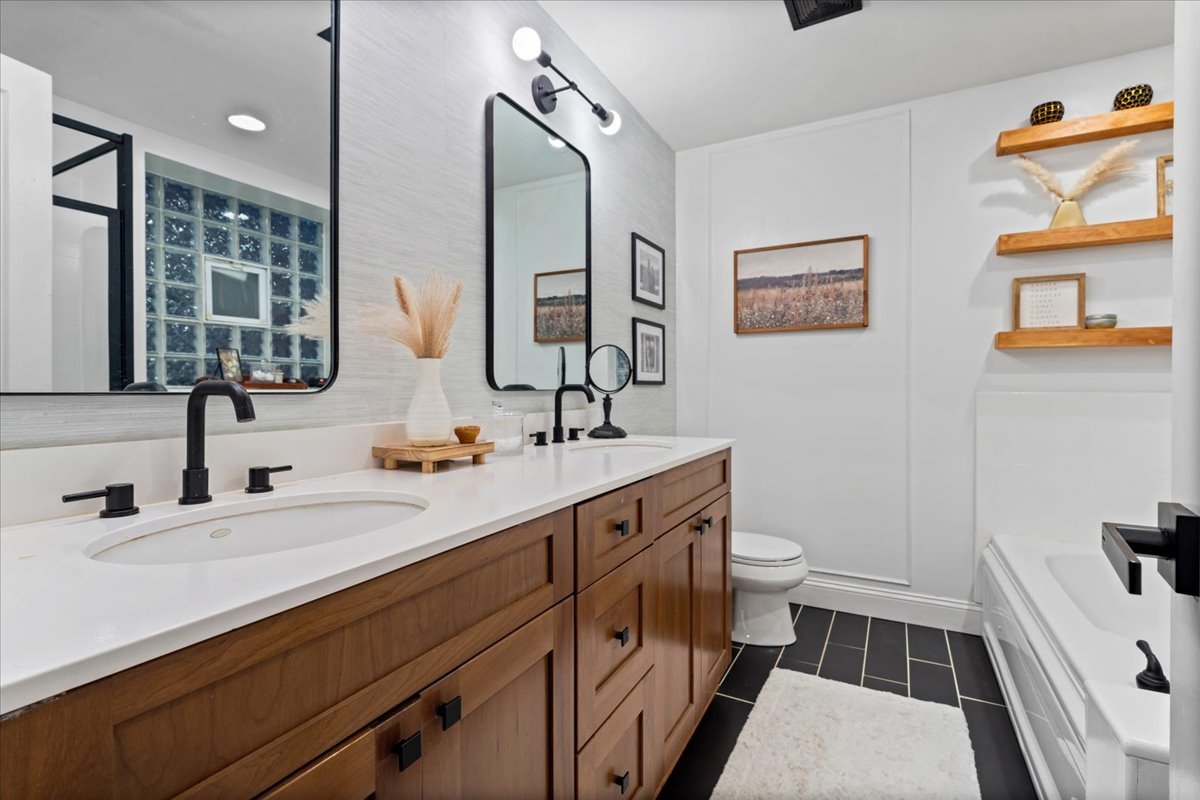 1348 W George Street Unit: 1