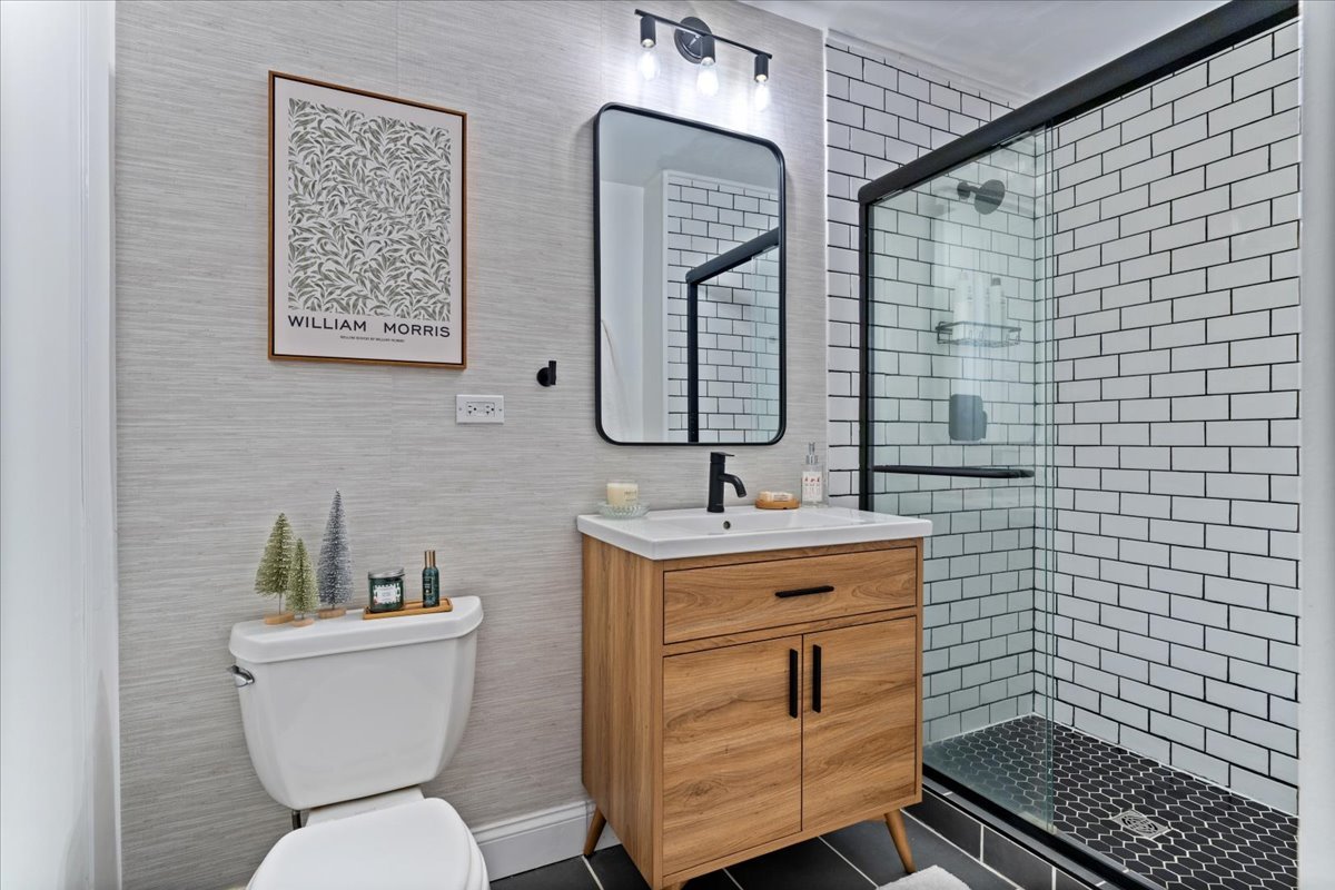 1348 W George Street Unit: 1