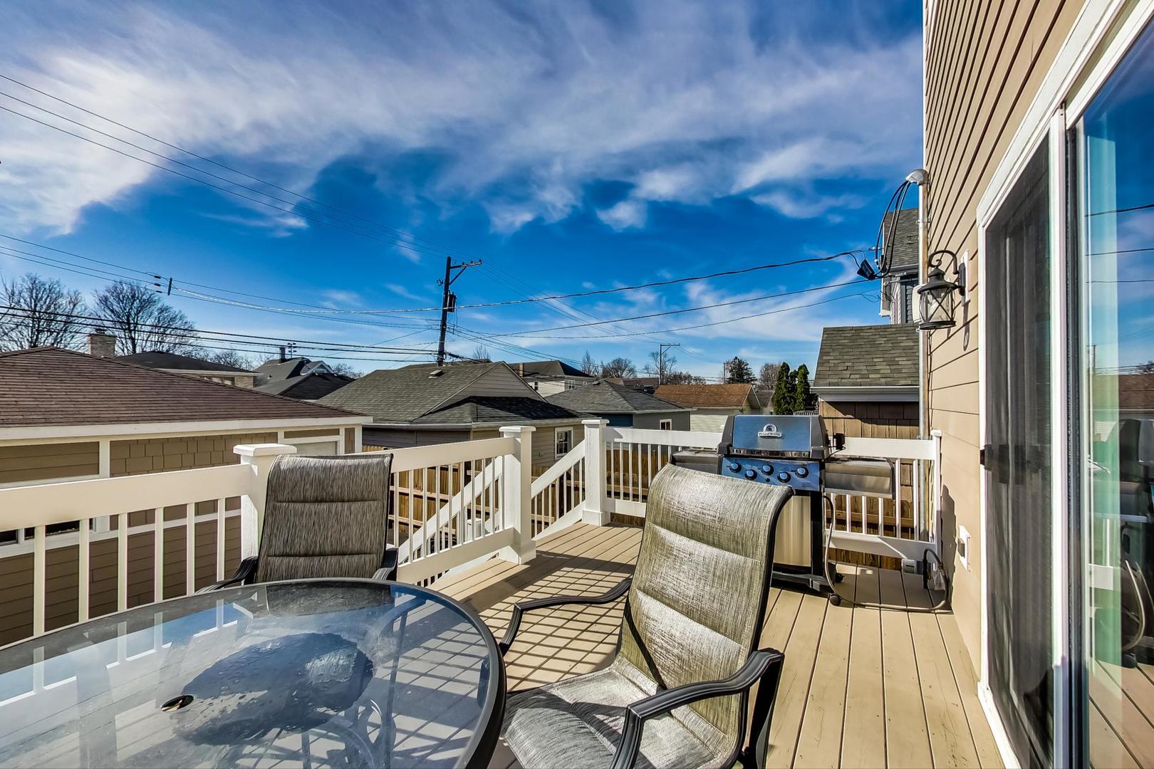 6555 N Oxford Avenue