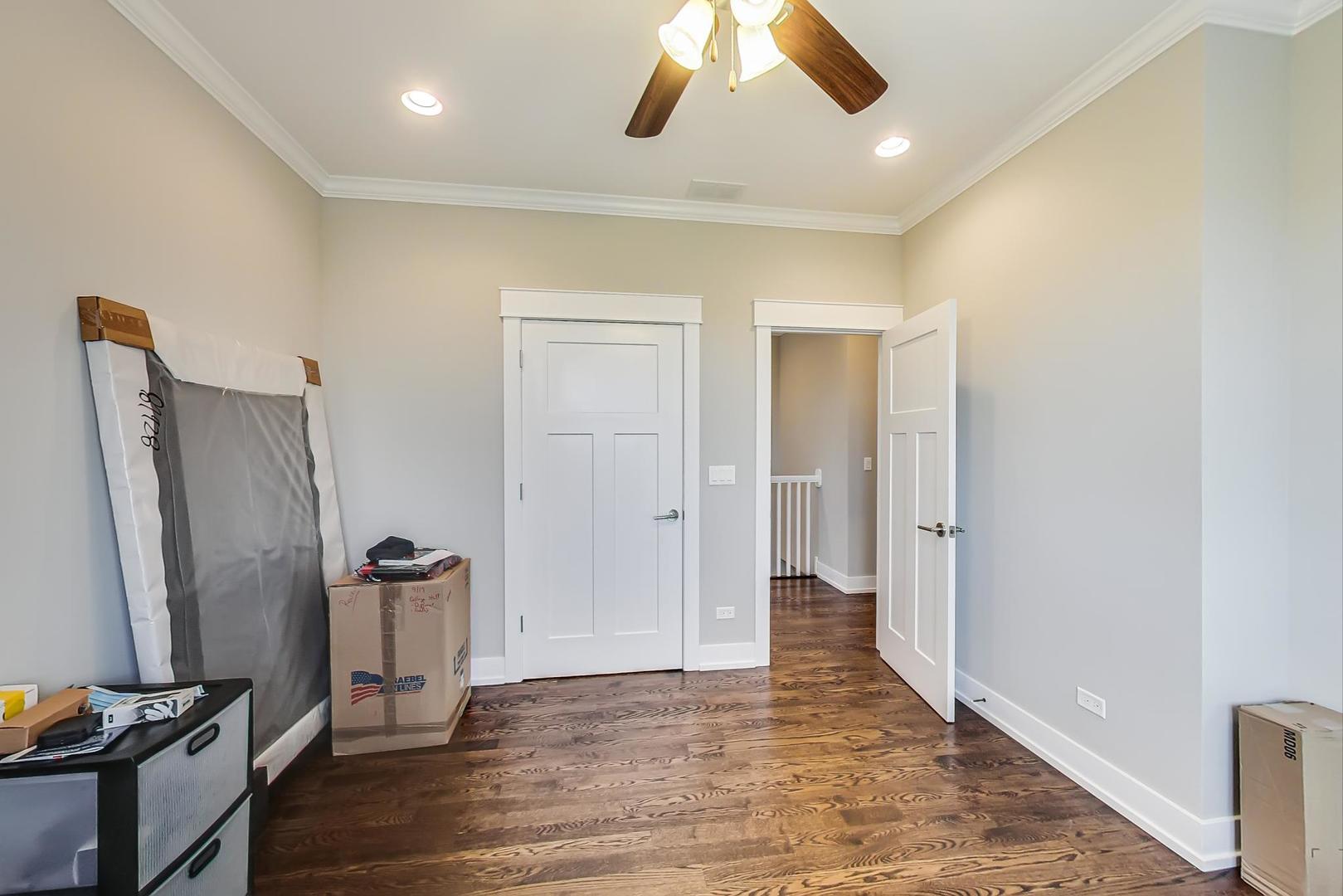 6555 N Oxford Avenue