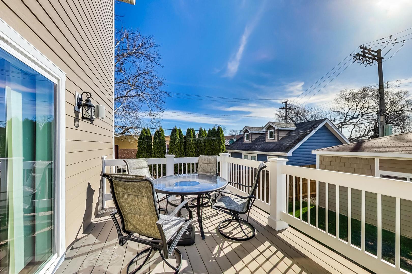 6555 N Oxford Avenue