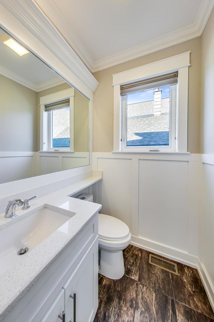 6555 N Oxford Avenue