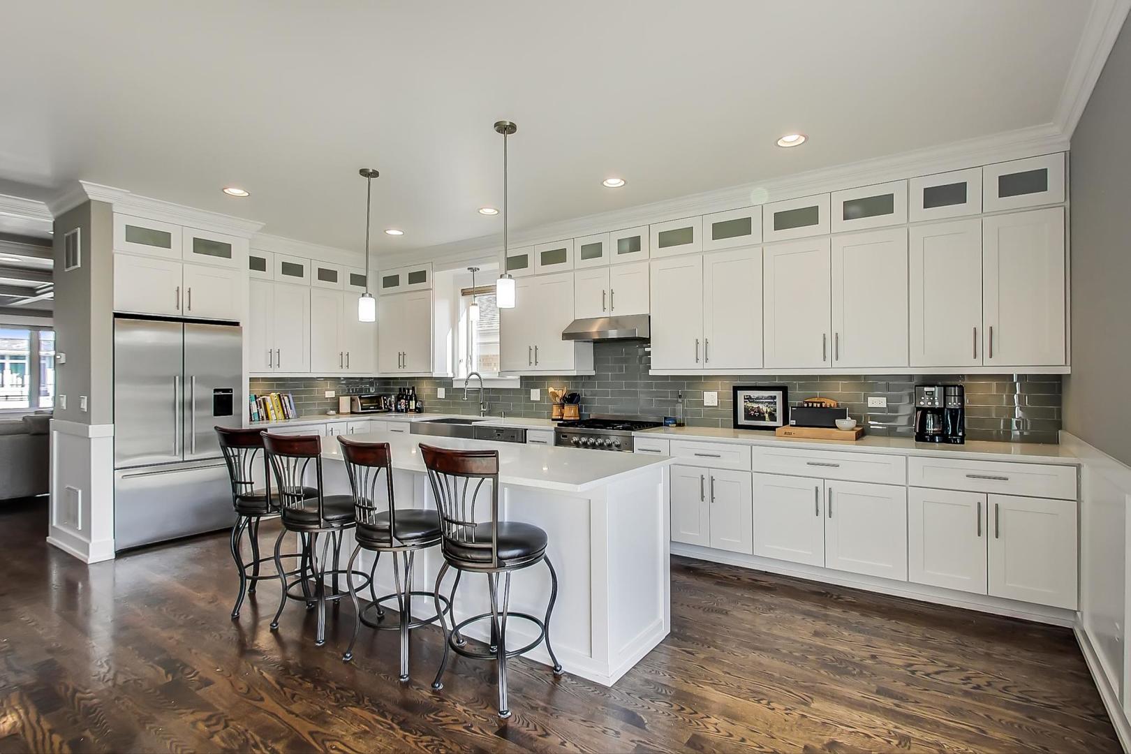 6555 N Oxford Avenue