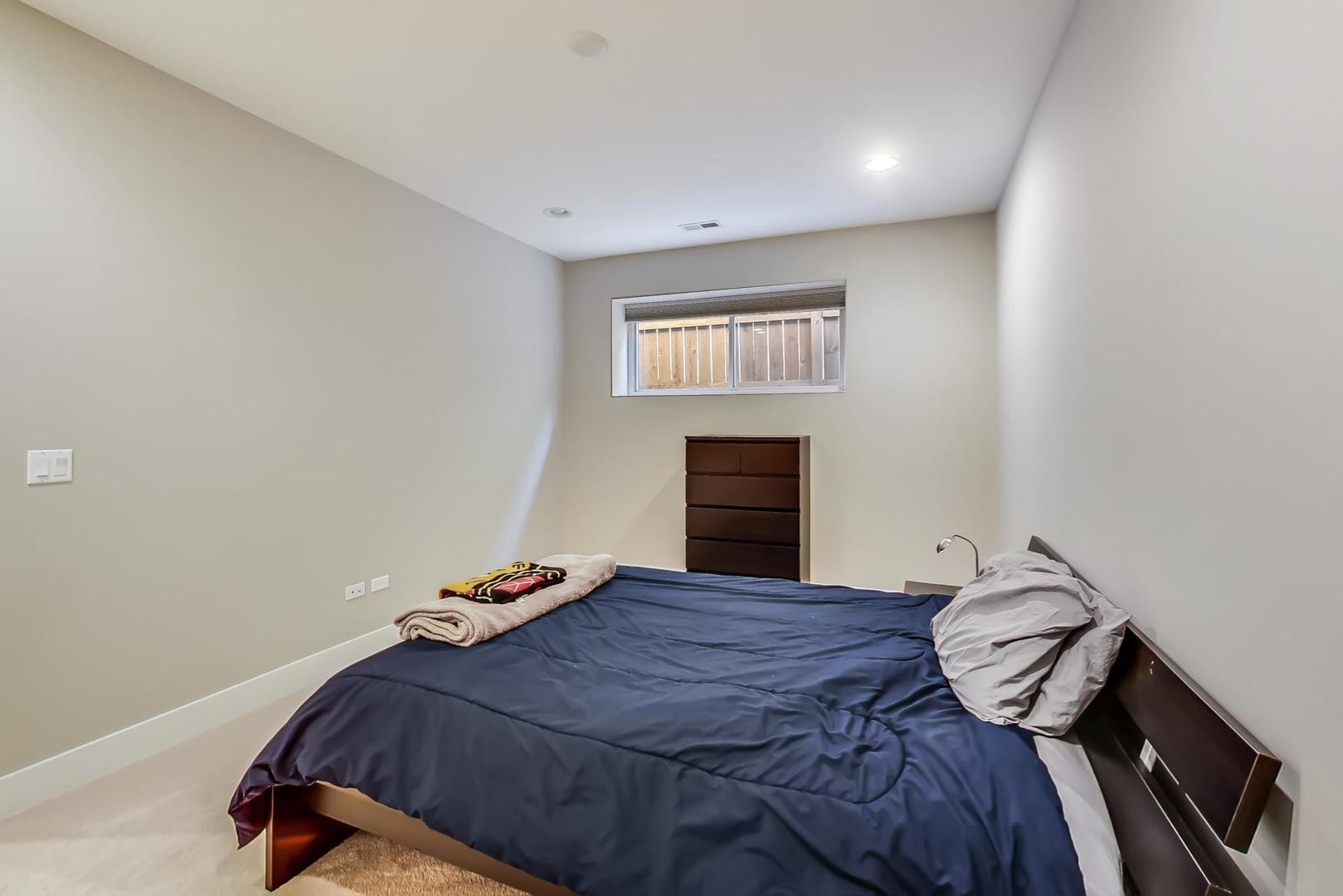 6555 N Oxford Avenue