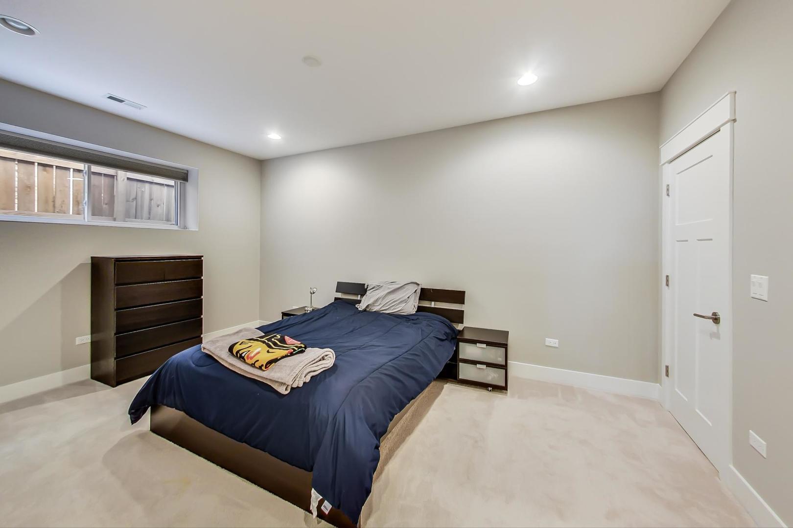 6555 N Oxford Avenue