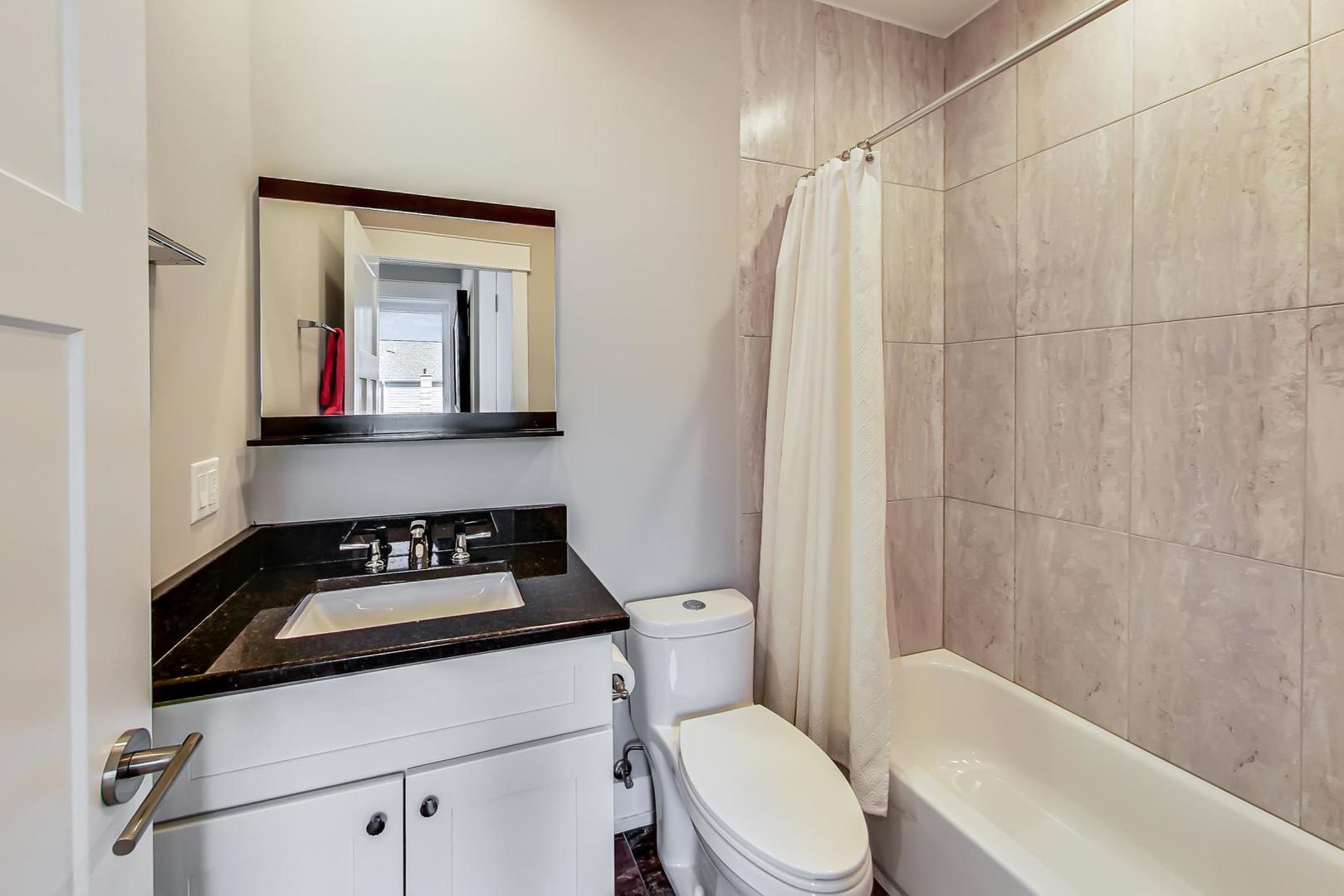 6555 N Oxford Avenue