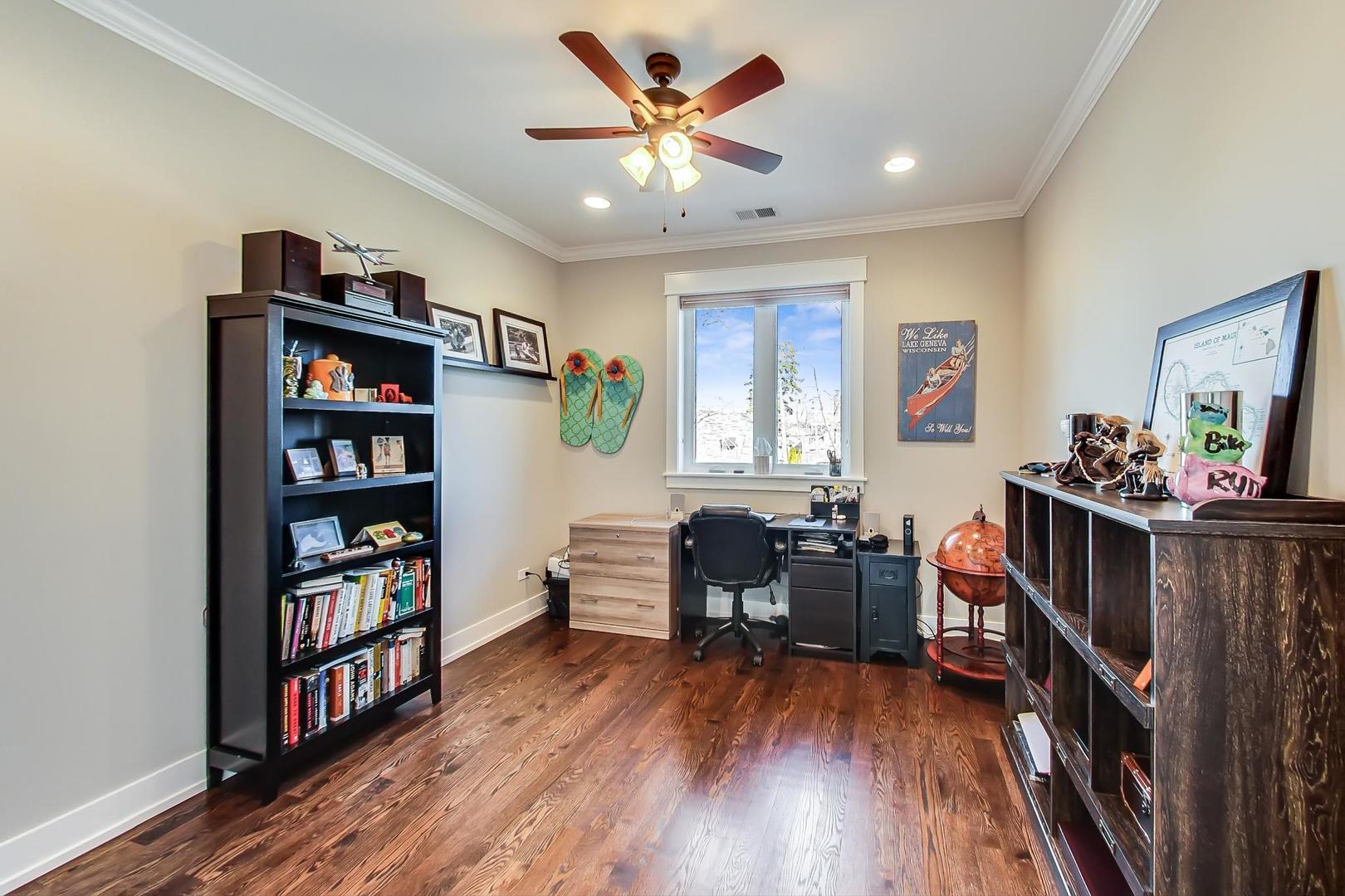 6555 N Oxford Avenue