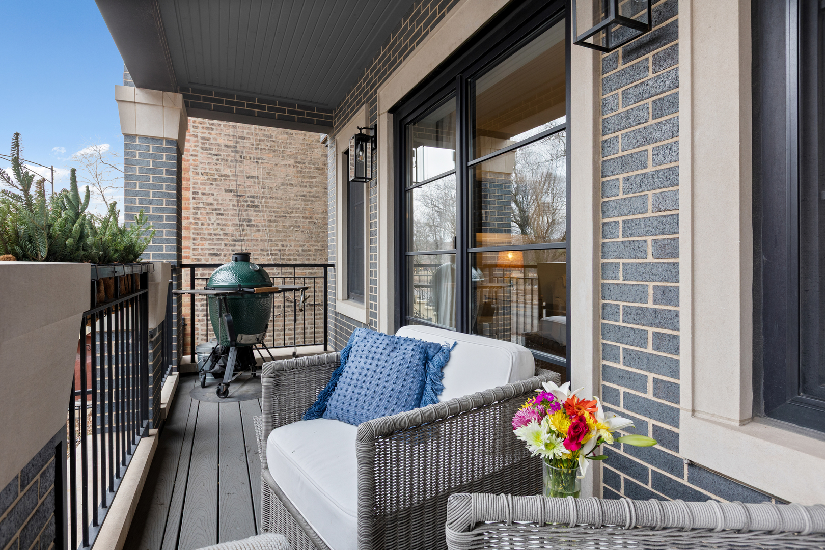 648 W Webster Avenue Unit: 1