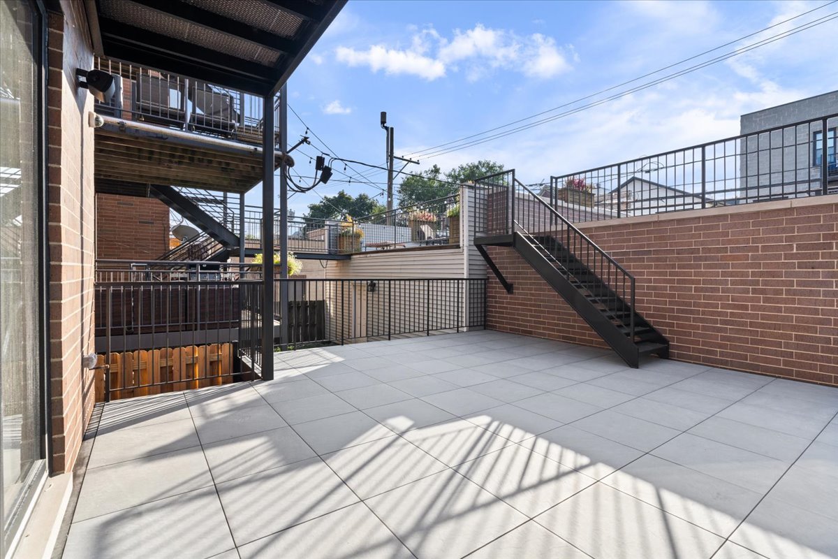 3036 N Sheffield Avenue Unit: 1S