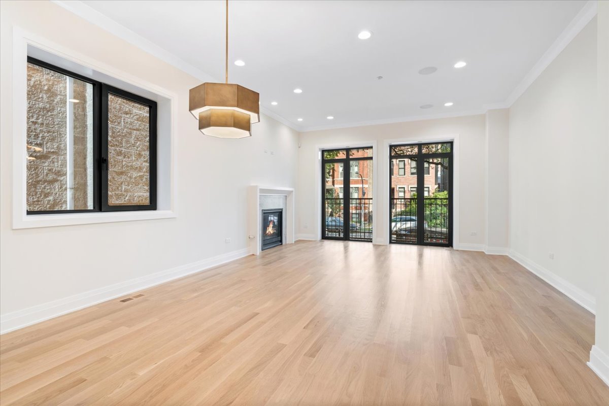 3036 N Sheffield Avenue Unit: 1S